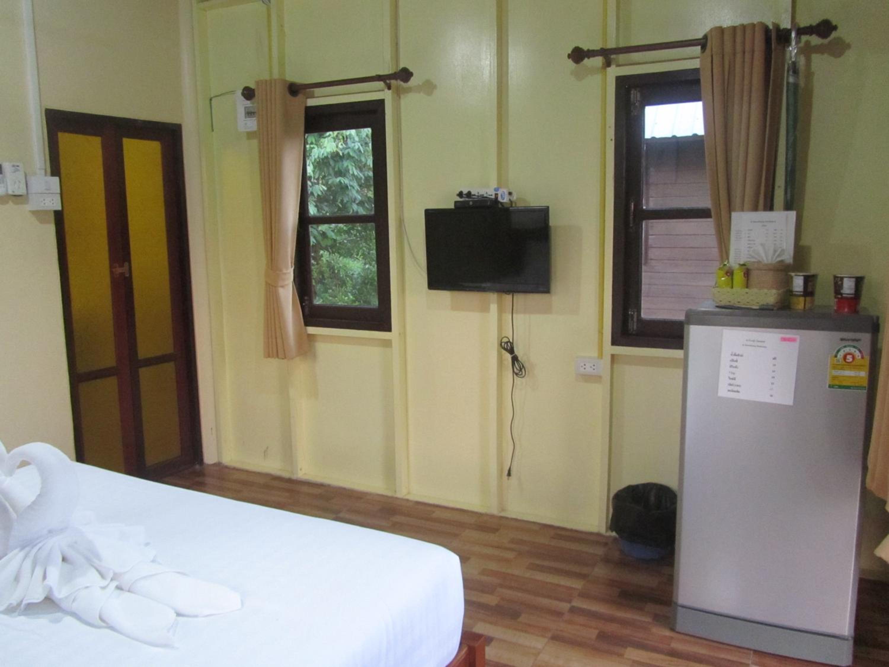 Double Room with Balcony - Photo 11