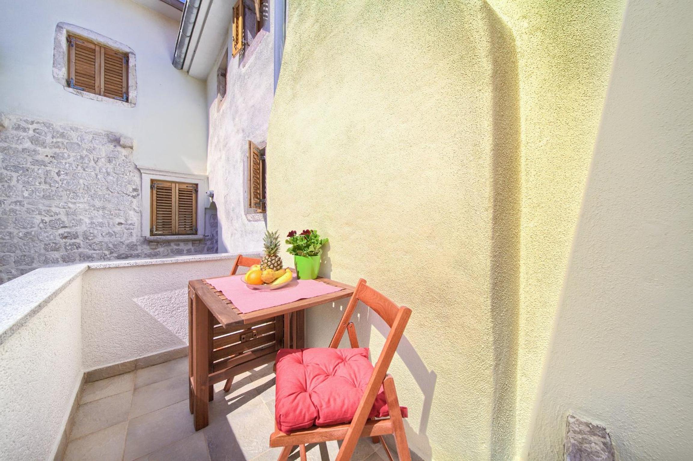 Studio Apartment photo 3