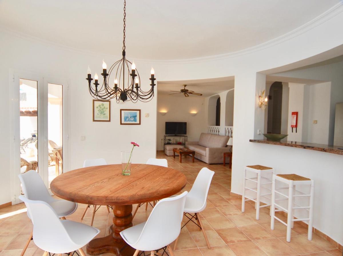 Villa photo 2