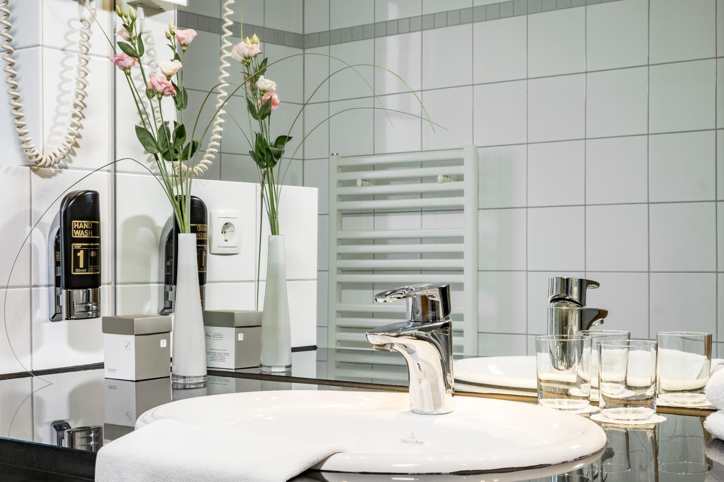Double or Twin Room with Shower - Annex  - Photo 4