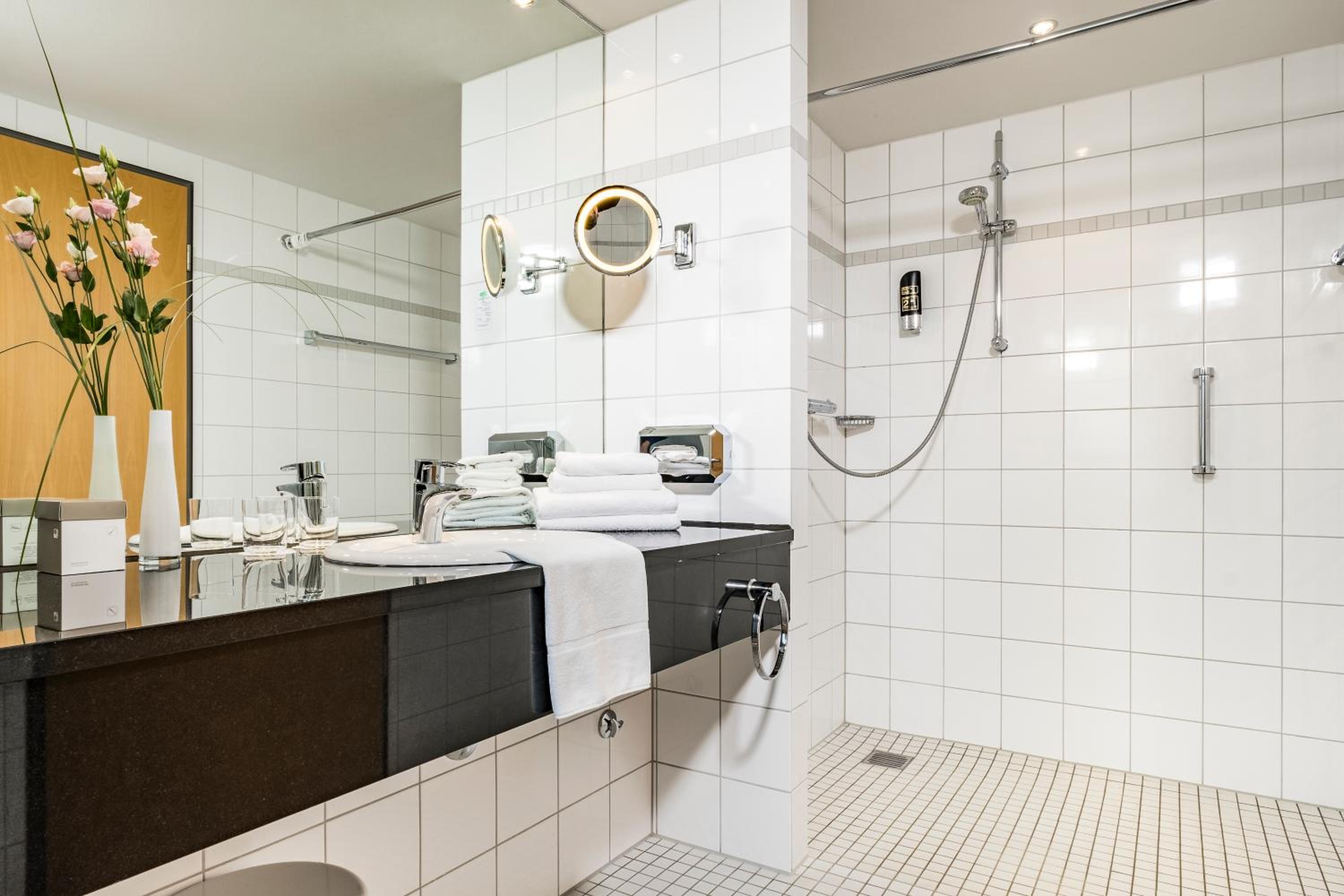 Double or Twin Room with Shower - Annex  - Photo 3