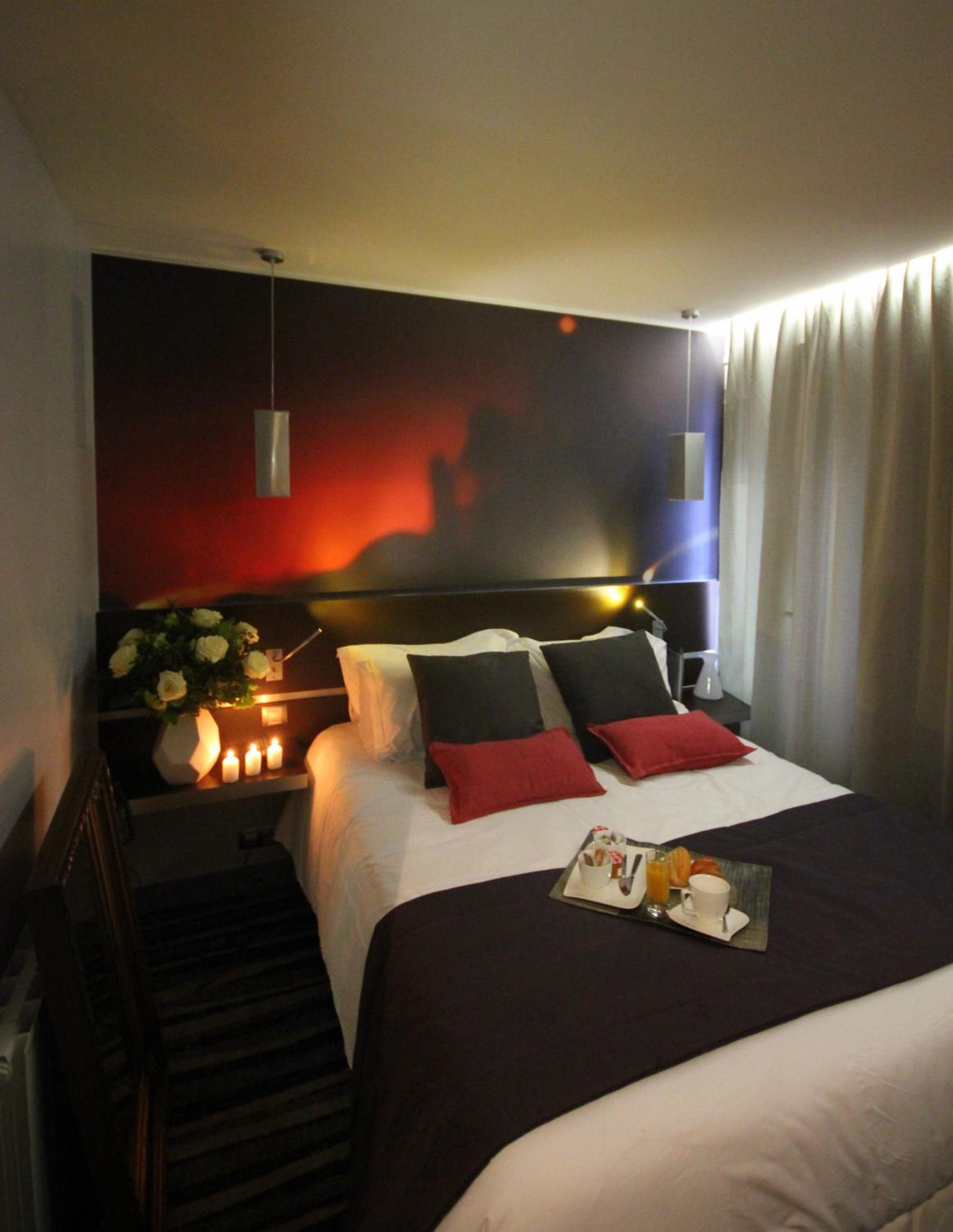 2 Adjoining Double Rooms. photo 2