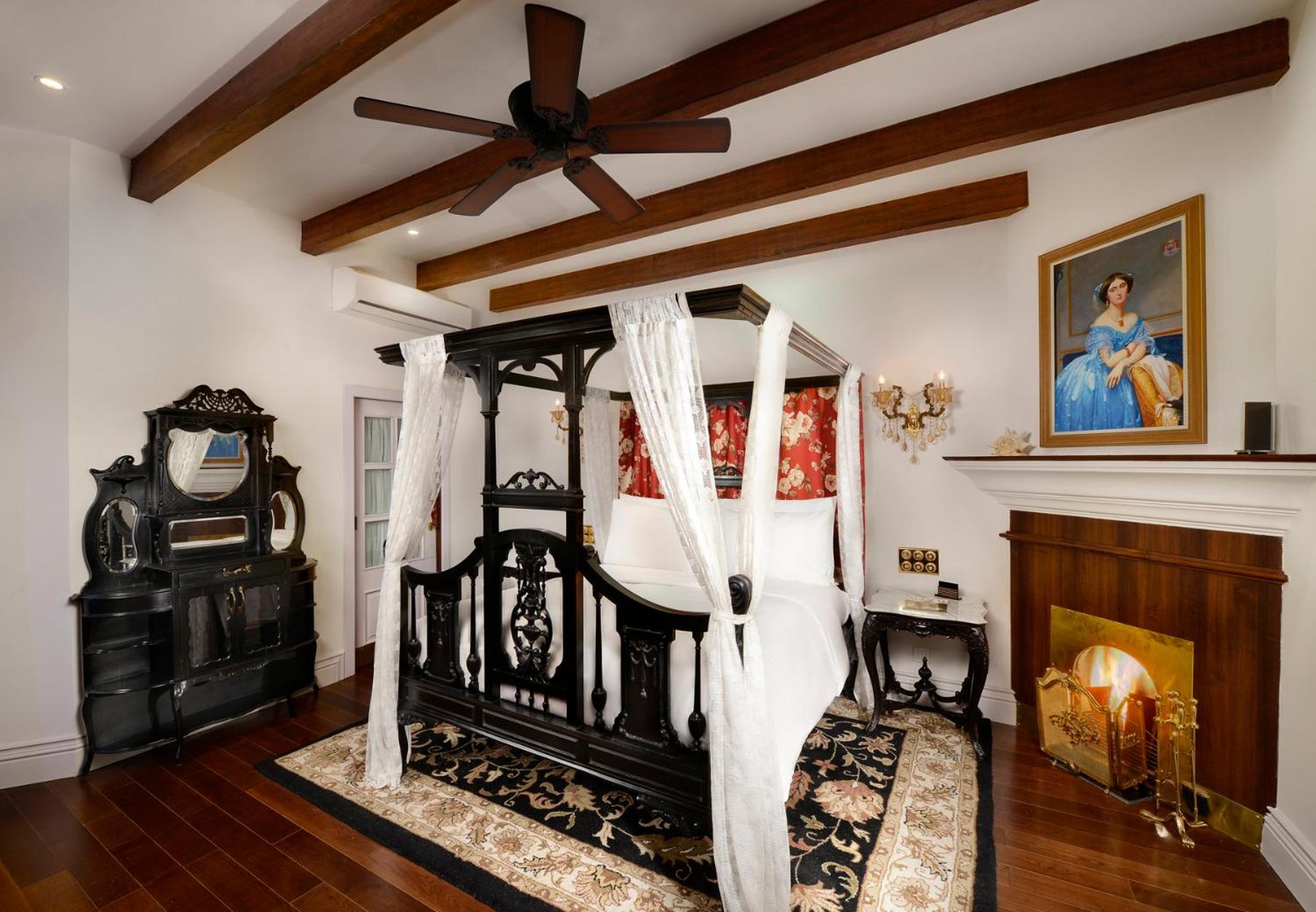 Heritage Room  - 10% Discount on Foods & Soft Beverages* | 15% Discounts on Laundry Services* | INR 500 spa credit during your stay on selective Massage services. TnC Apply.* | Free Minibar - 2 cans of soft Beverages (Once on Arrival) photo 3
