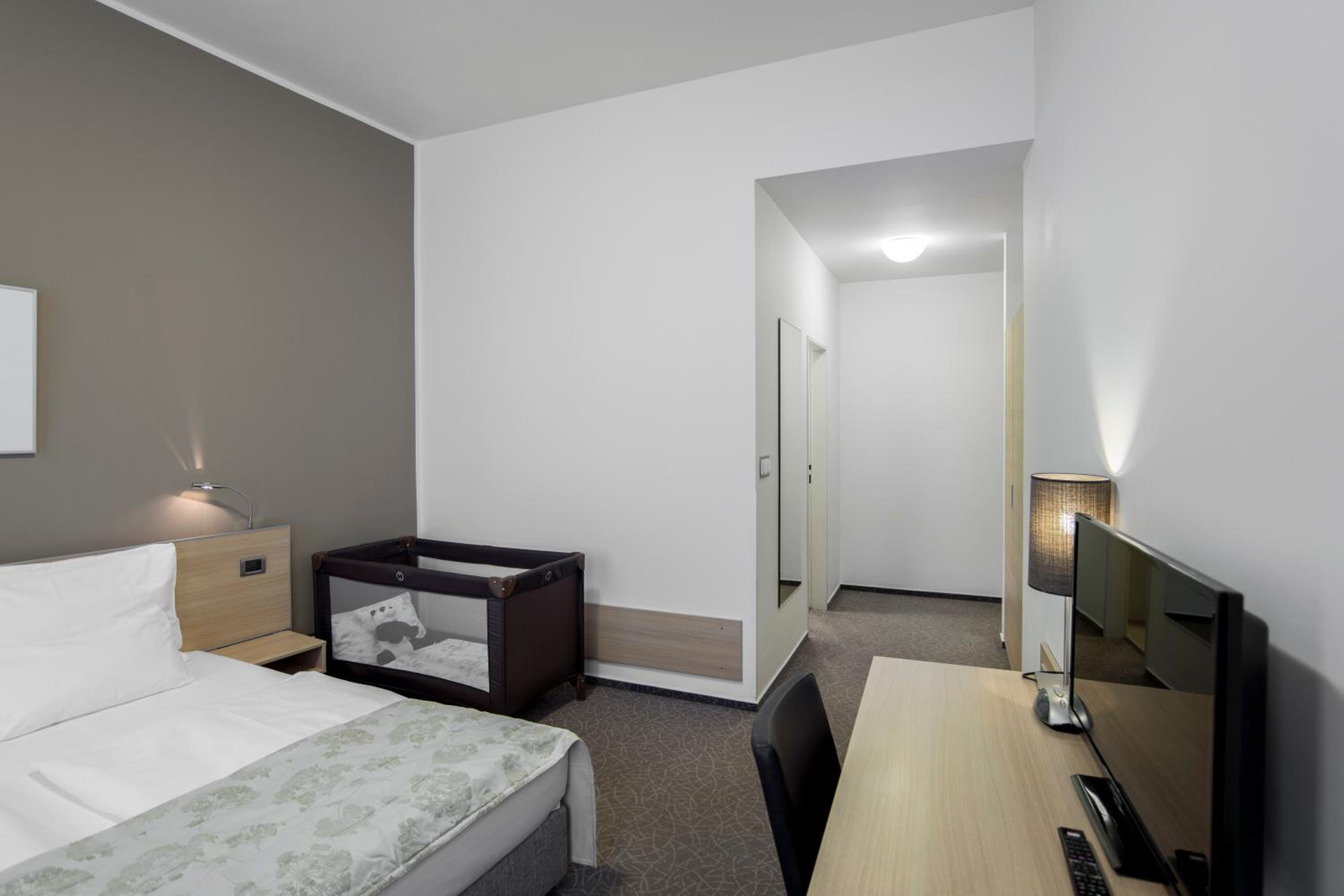 Double or Twin Room - Photo 2