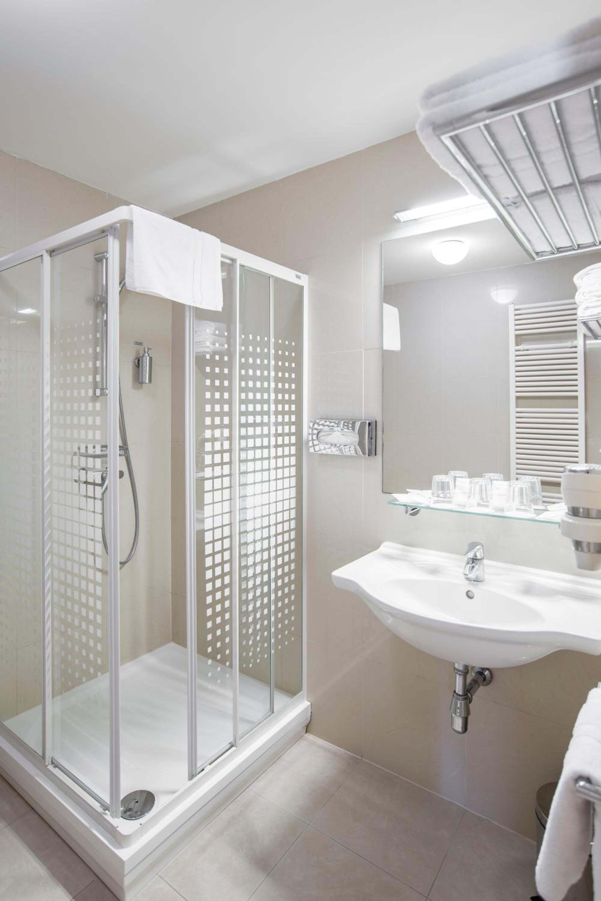 Double or Twin Room - Photo 12