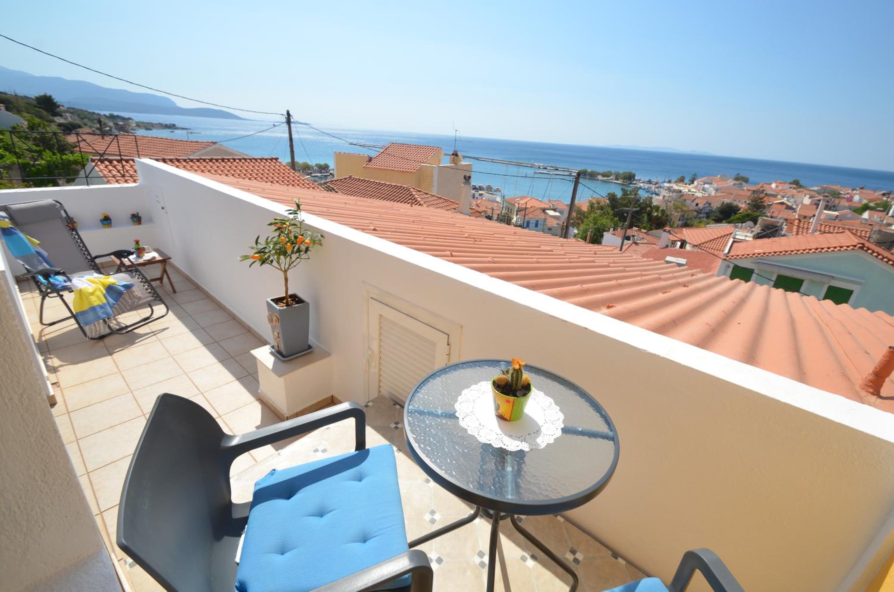 Double Room with Balcony and Sea View- Top floor - Photo 2