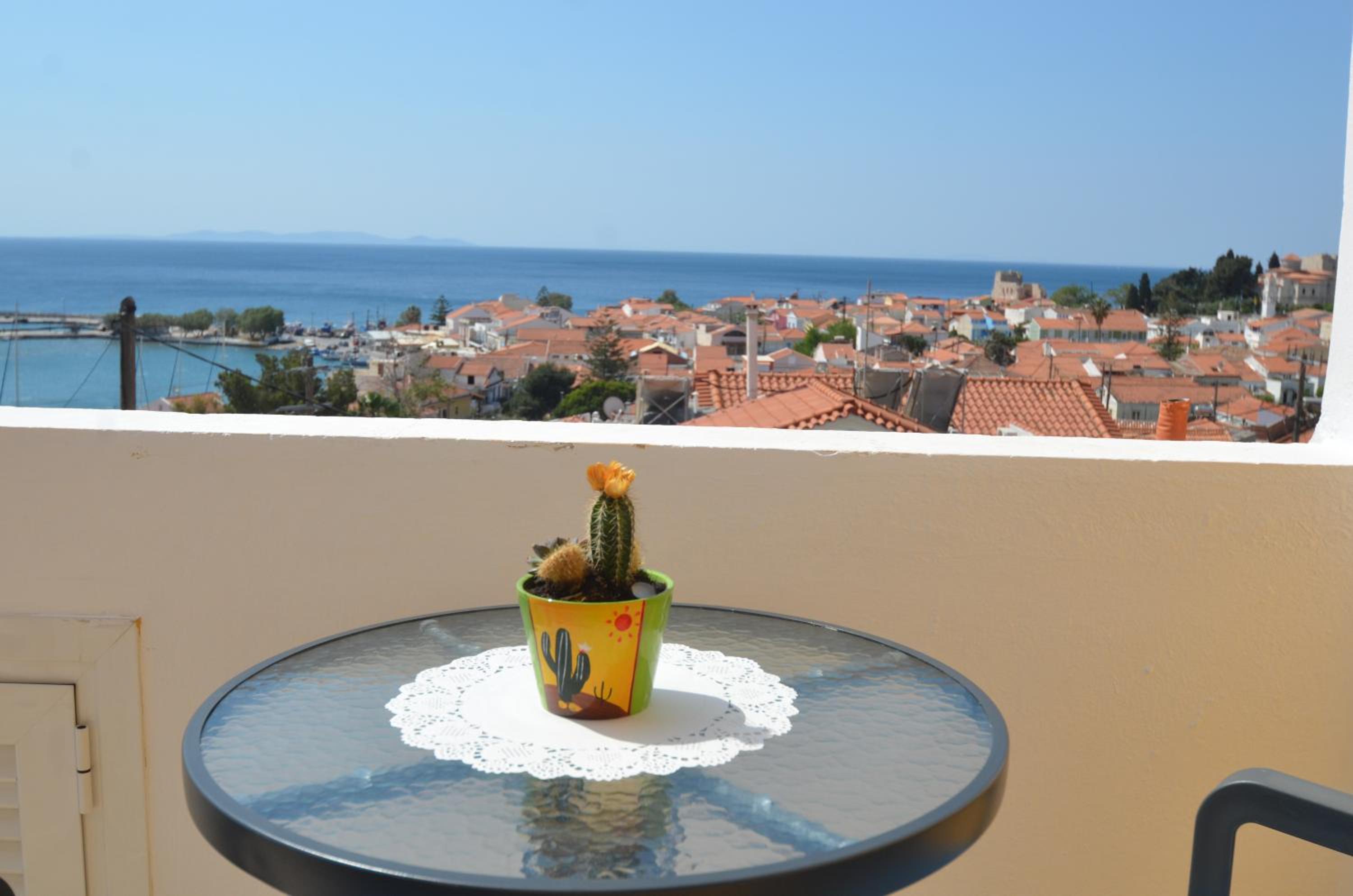 Double Room with Balcony and Sea View- Top floor - Photo 11