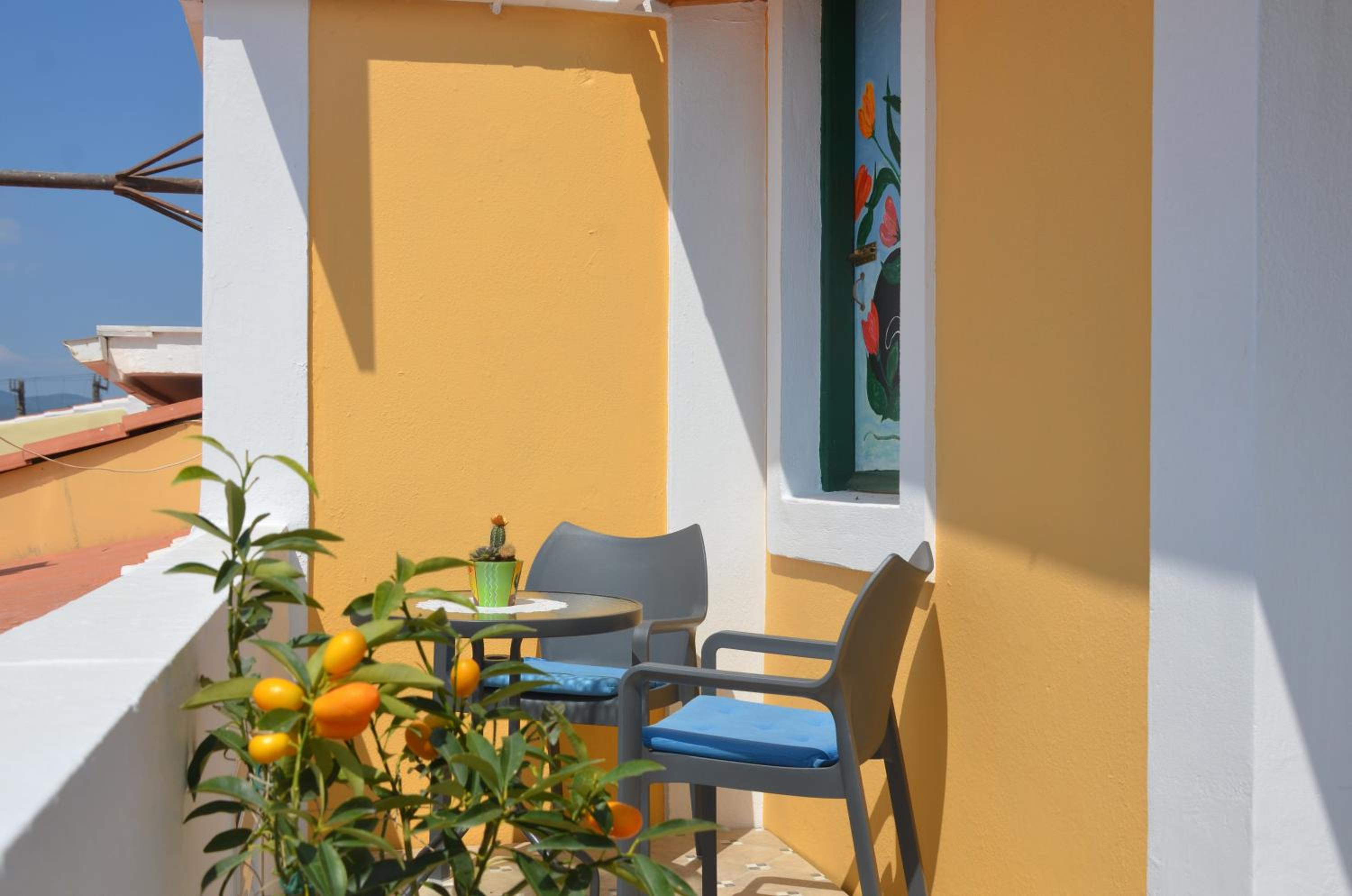 Double Room with Balcony and Sea View- Top floor - Photo 6