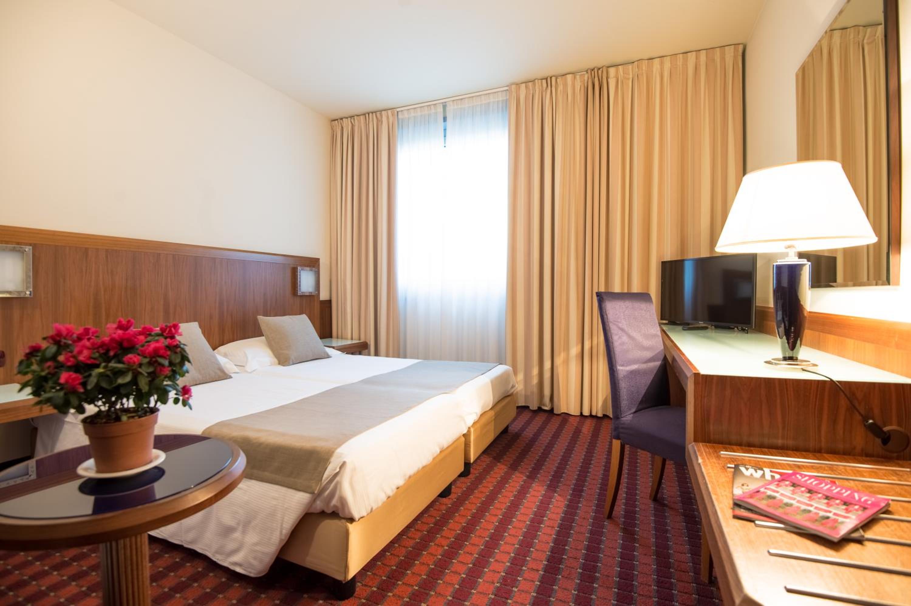 Deluxe Twin Room - Photo 21