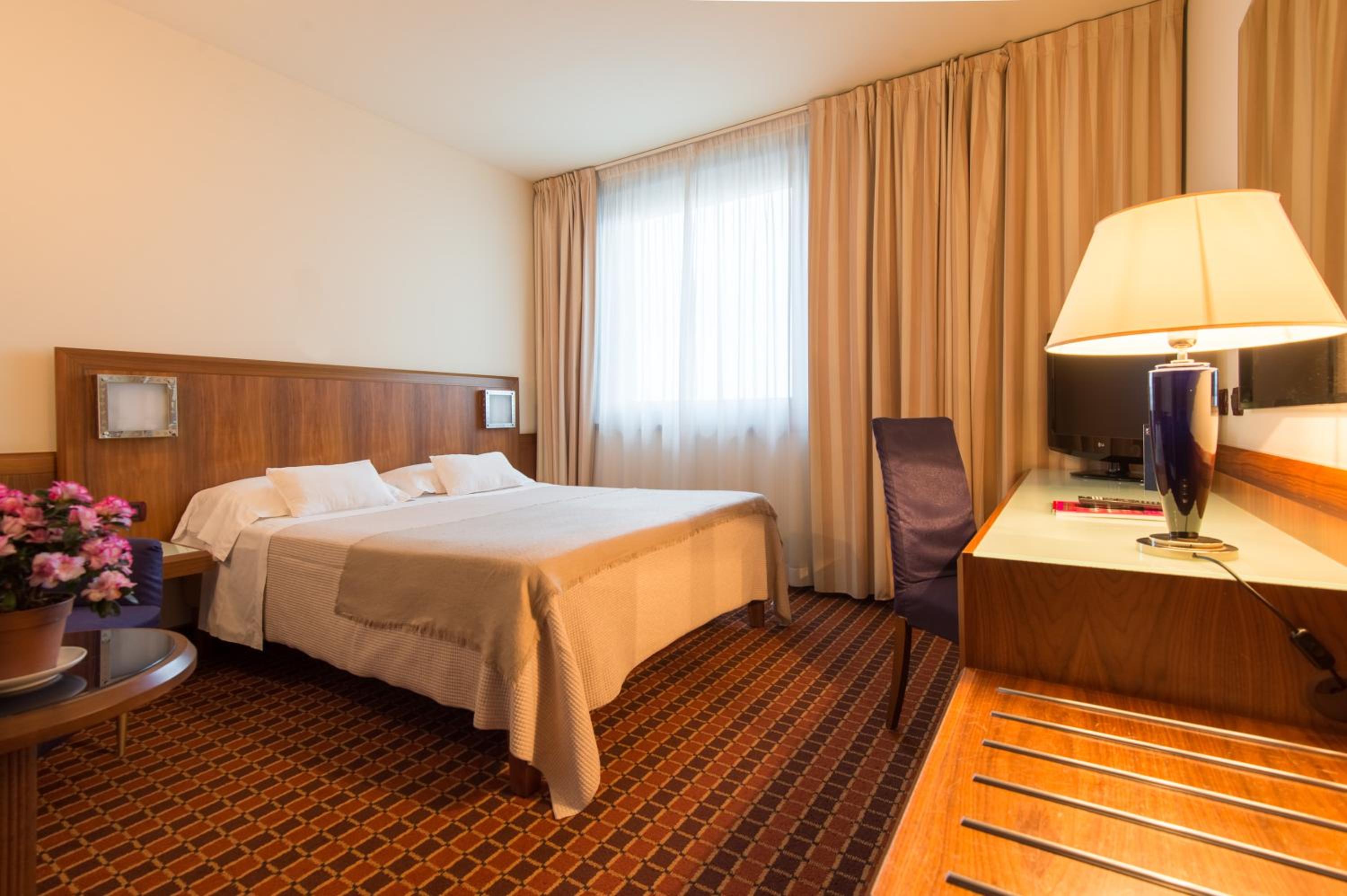 Deluxe Twin Room - Photo 29