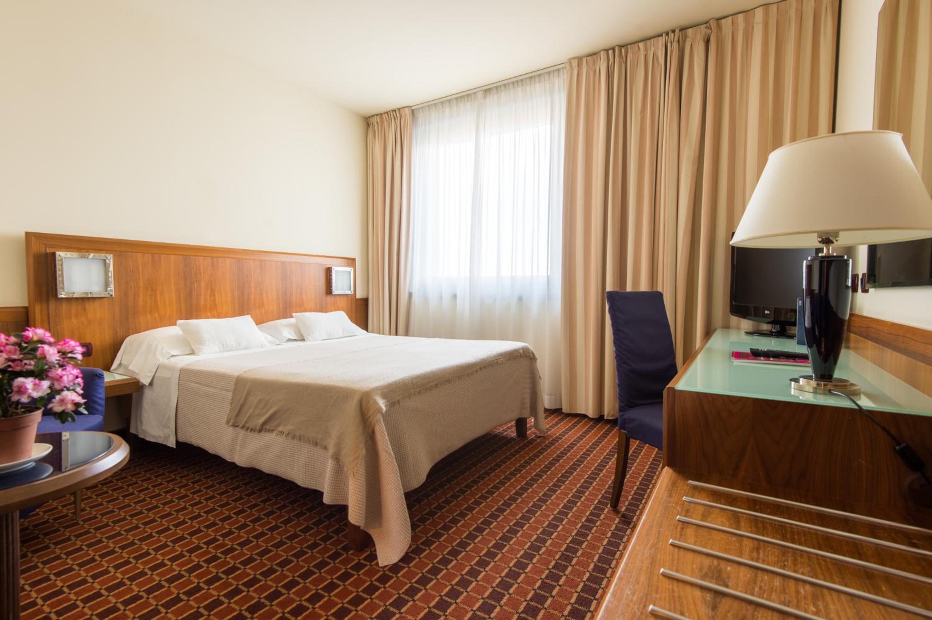 Deluxe Twin Room - Photo 18