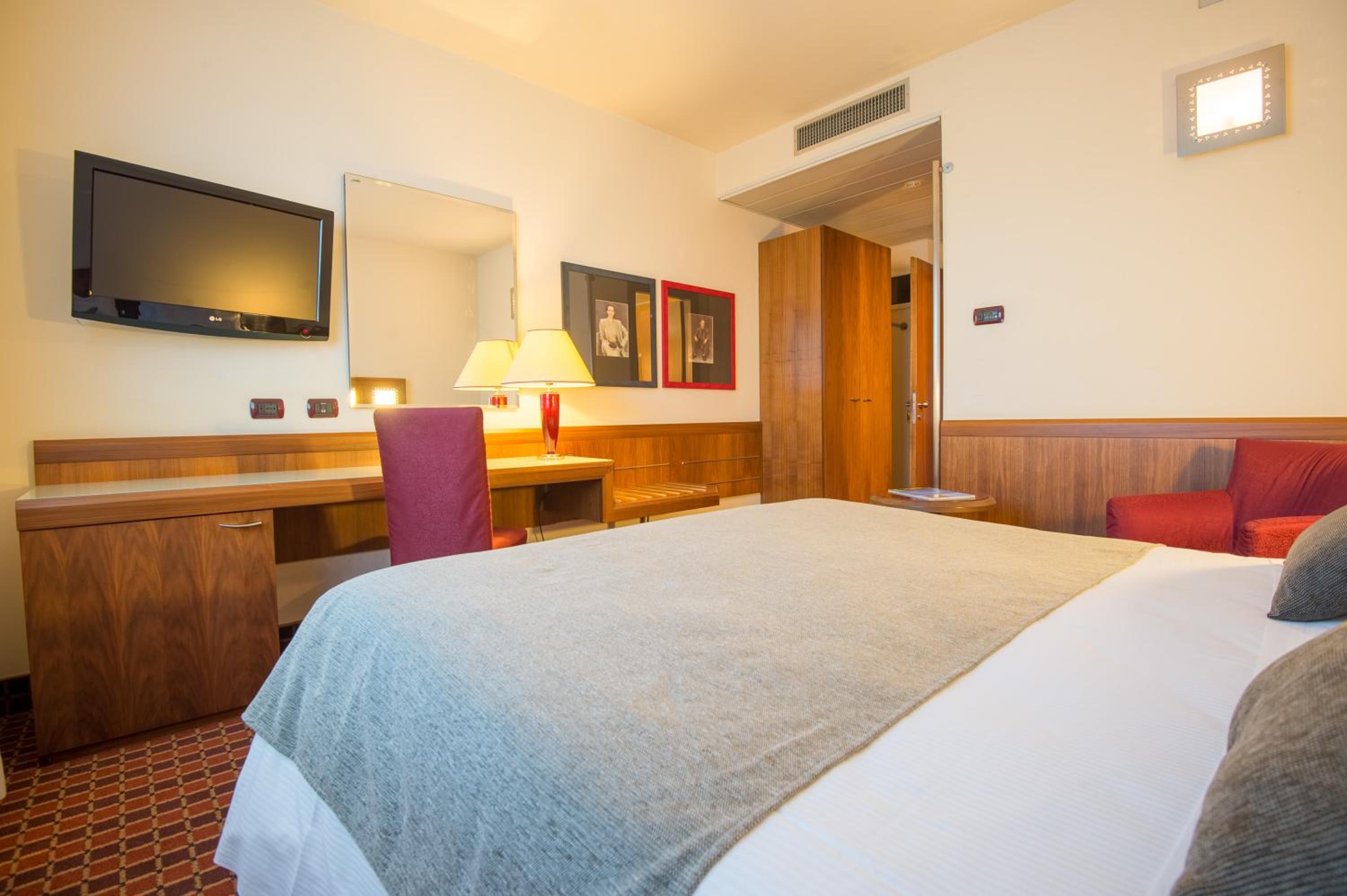 Deluxe Twin Room - Photo 17