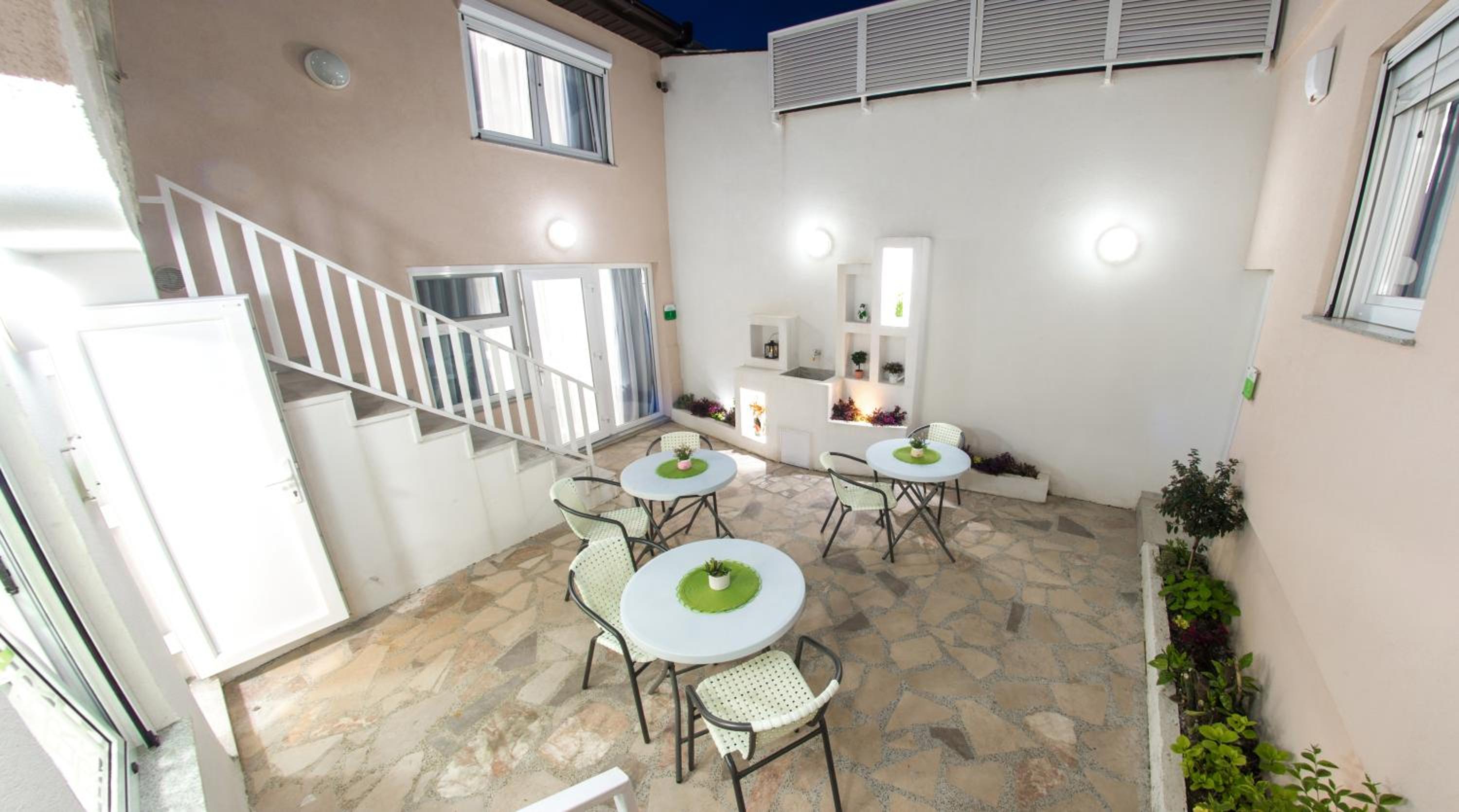 Deluxe Family Room - Photo 8