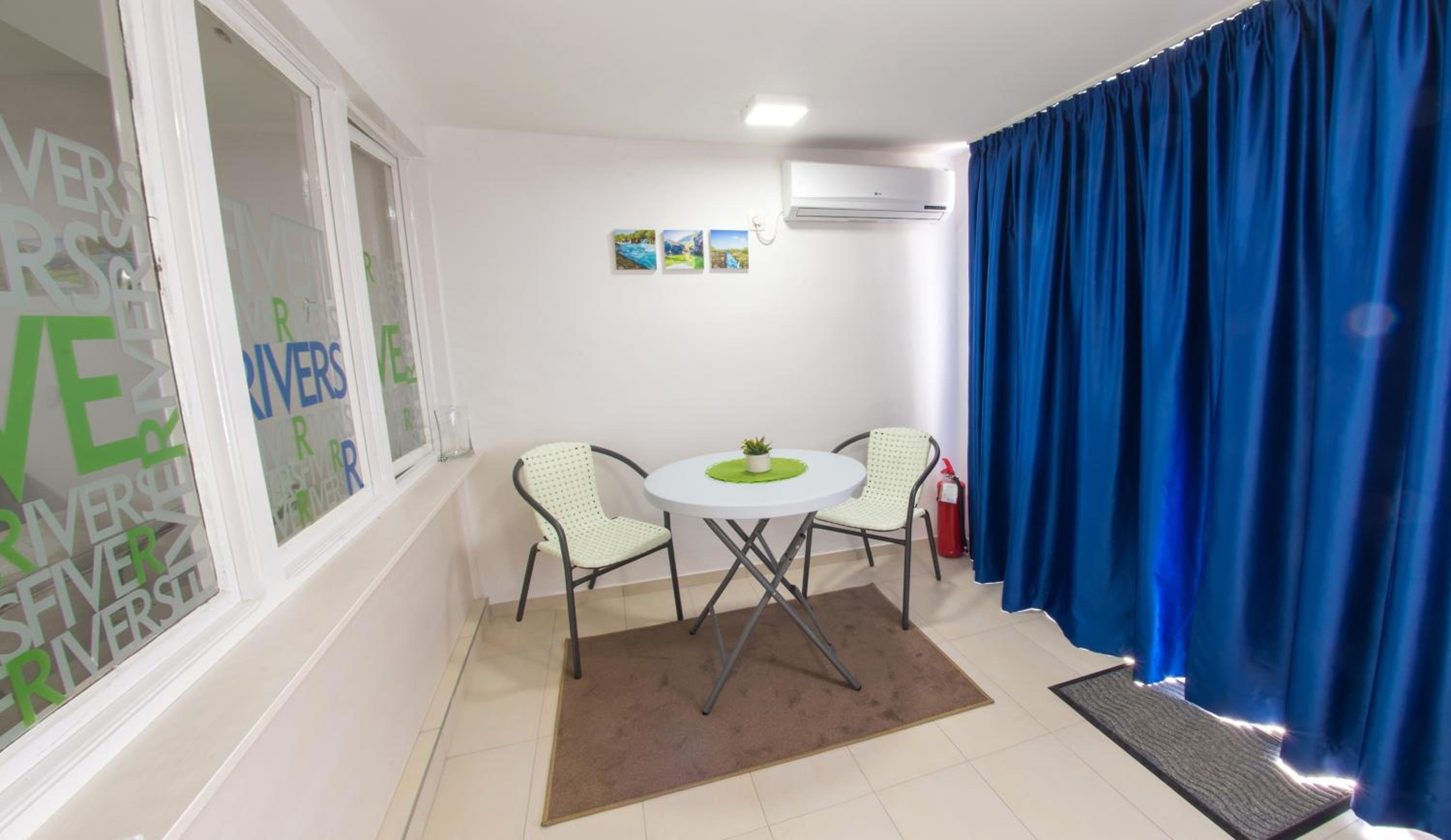 Deluxe Family Room - Photo 12