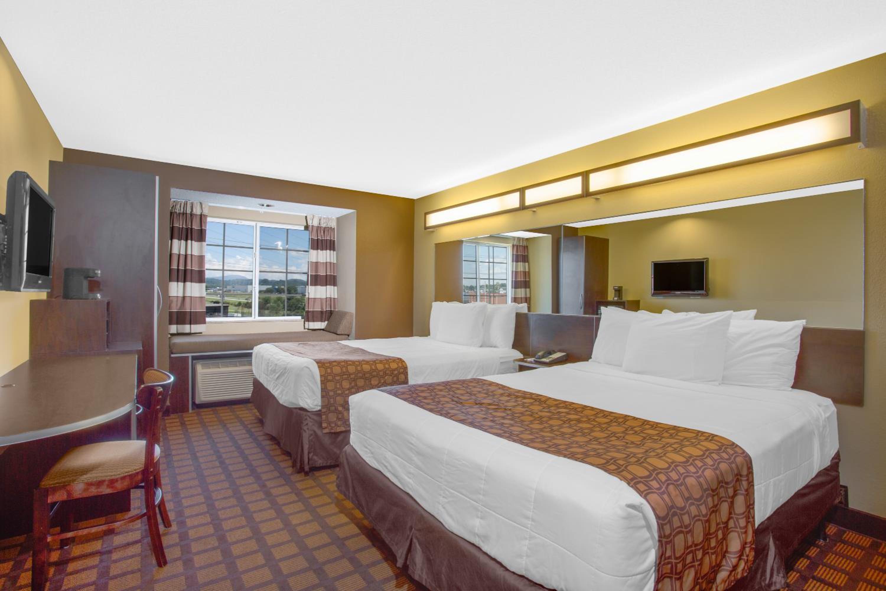 Queen Room with Two Queen Beds - Non-Smoking - Photo 1