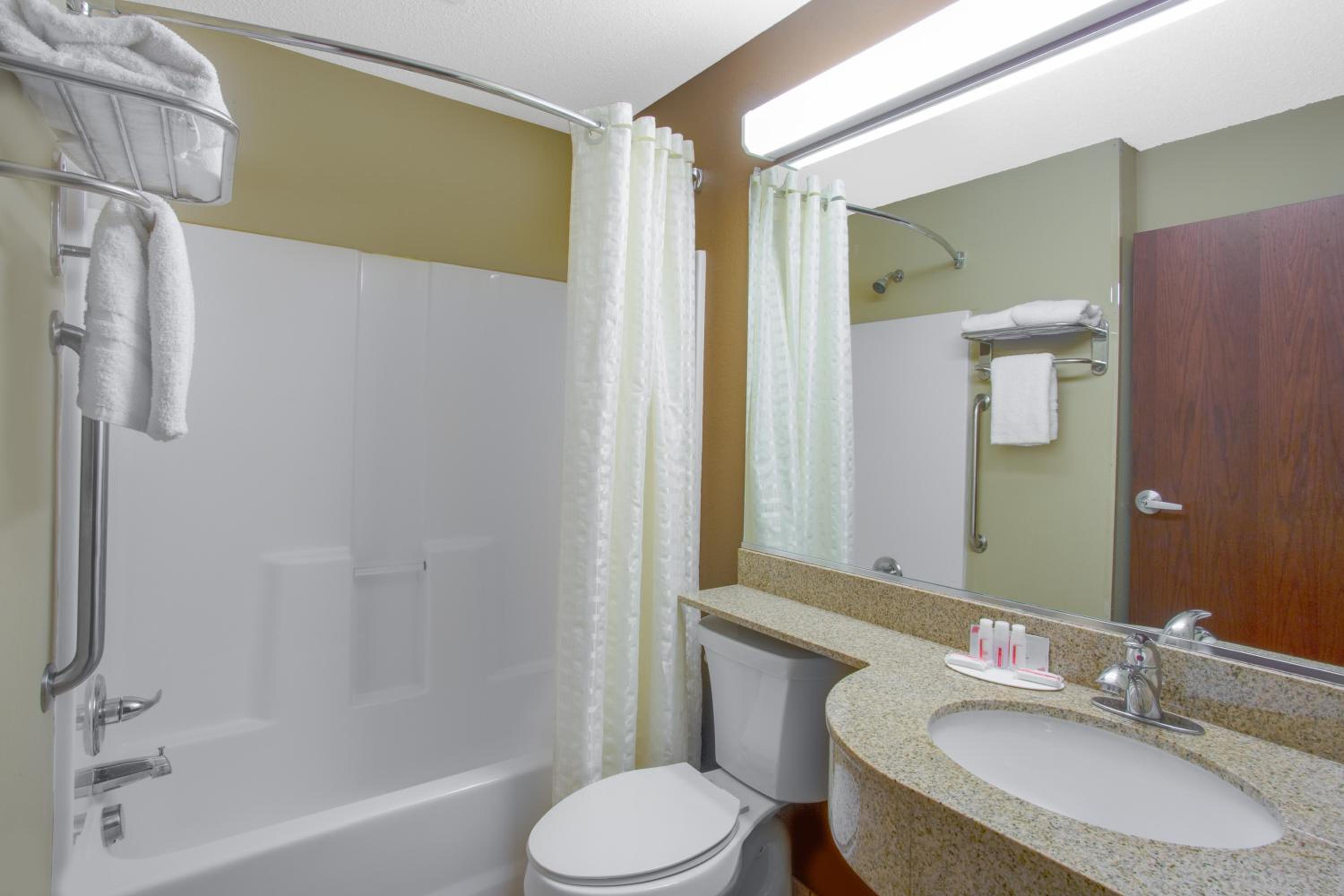 1 Queen Bed, Studio Suite, Jetted Tub, Non-Smoking - Photo 5