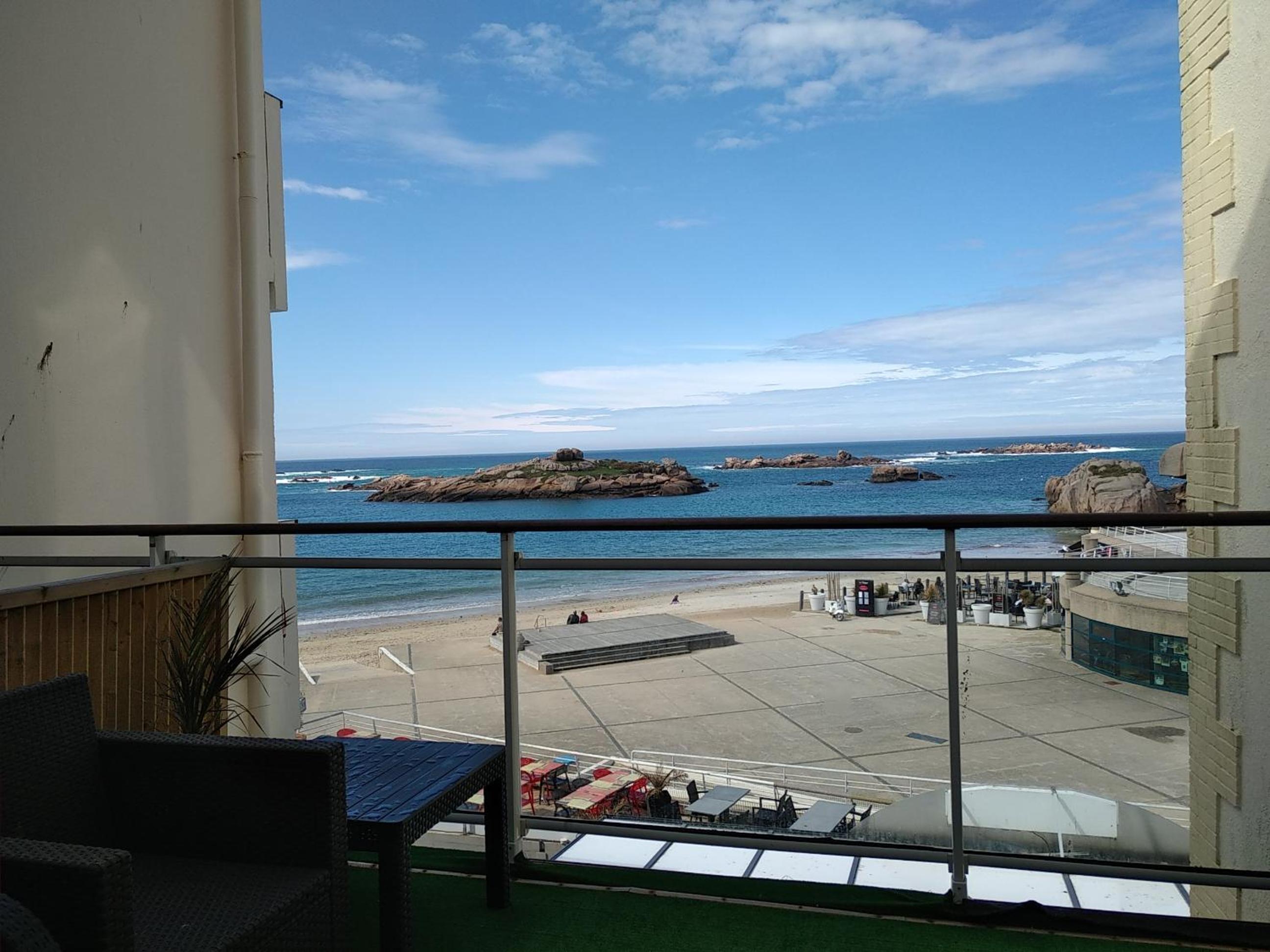 Quadruple Room (2 Double beds) Terrace with Sea View photo 2