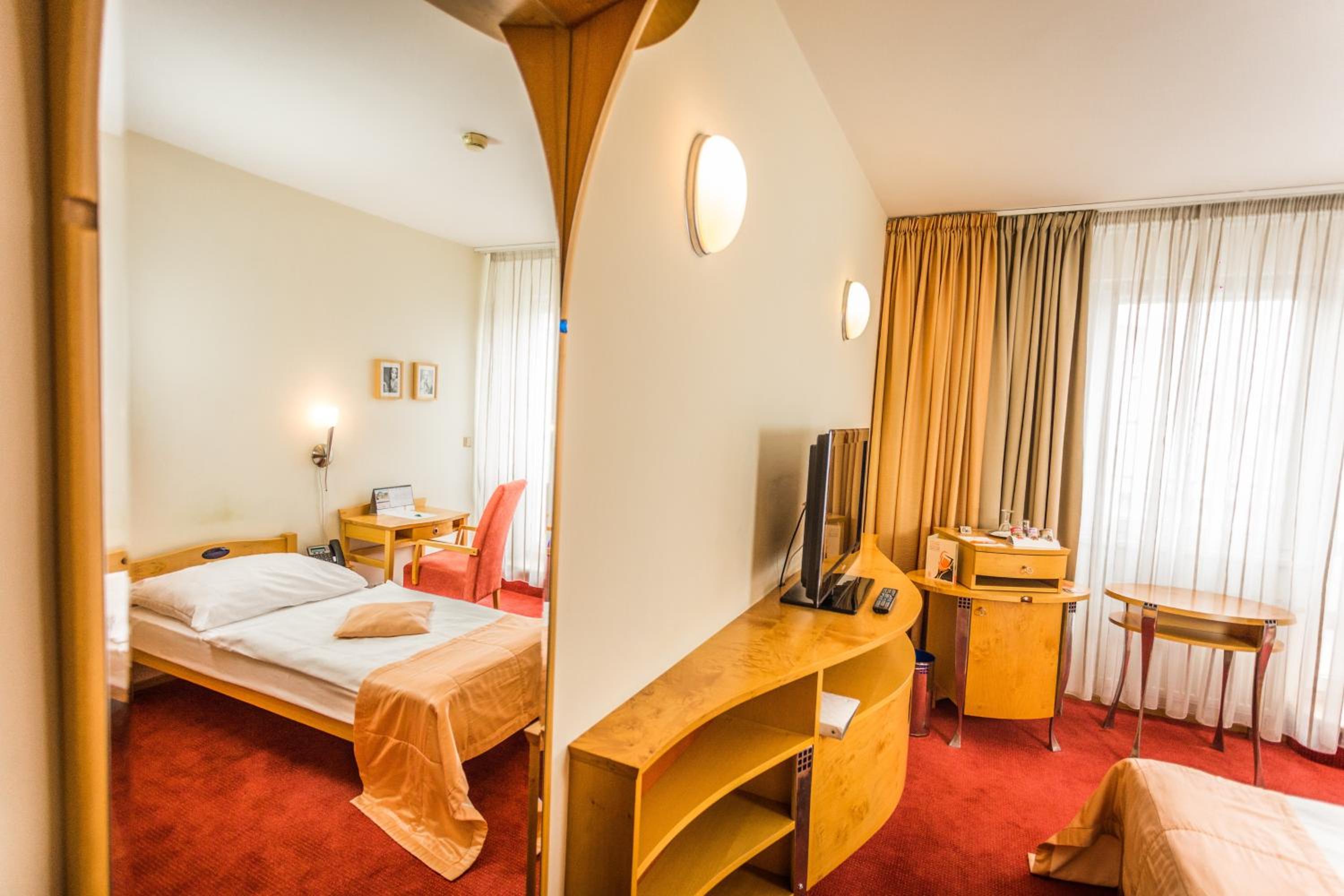 Single Room photo 3