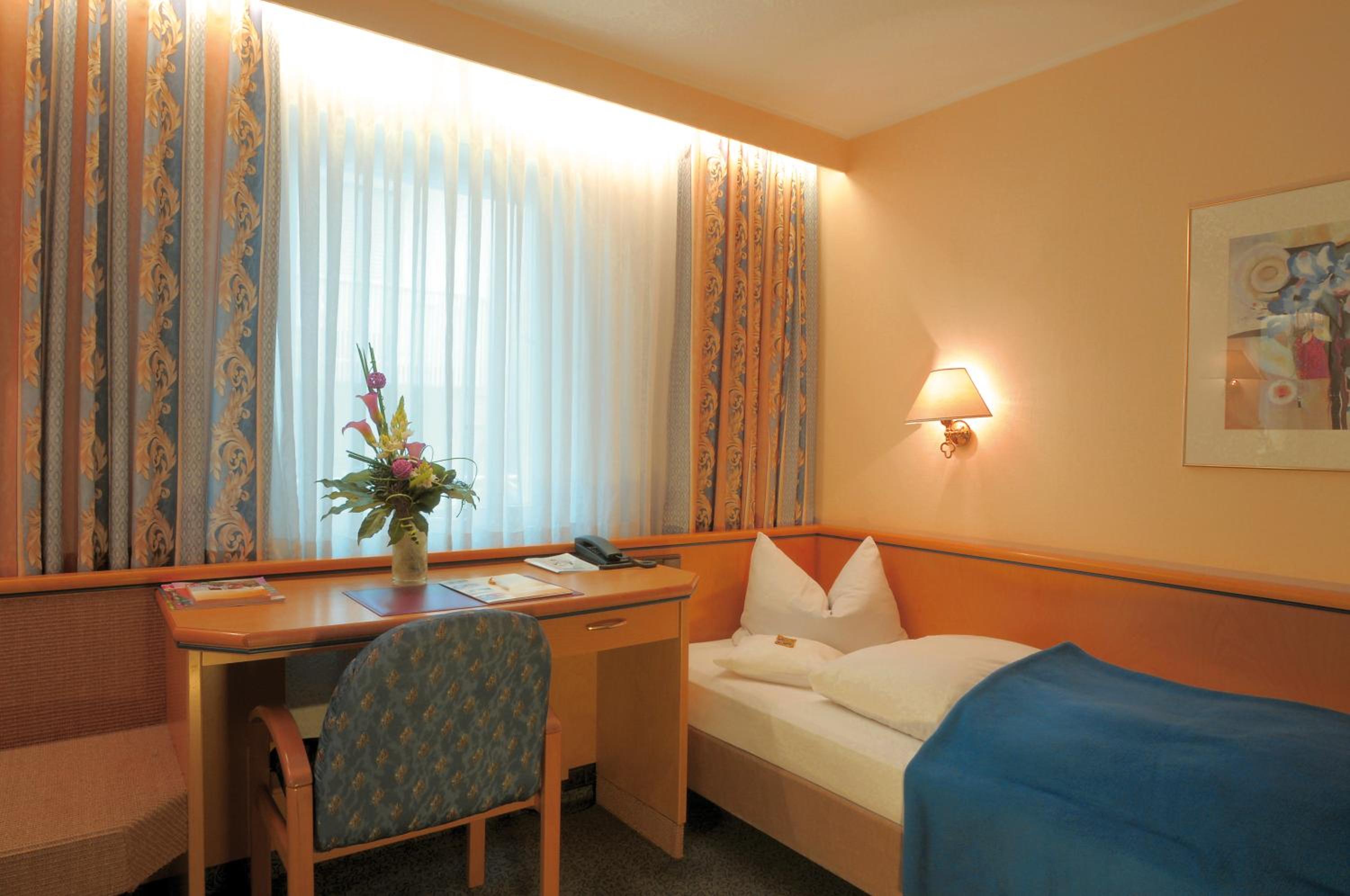 Small Single Room photo 1