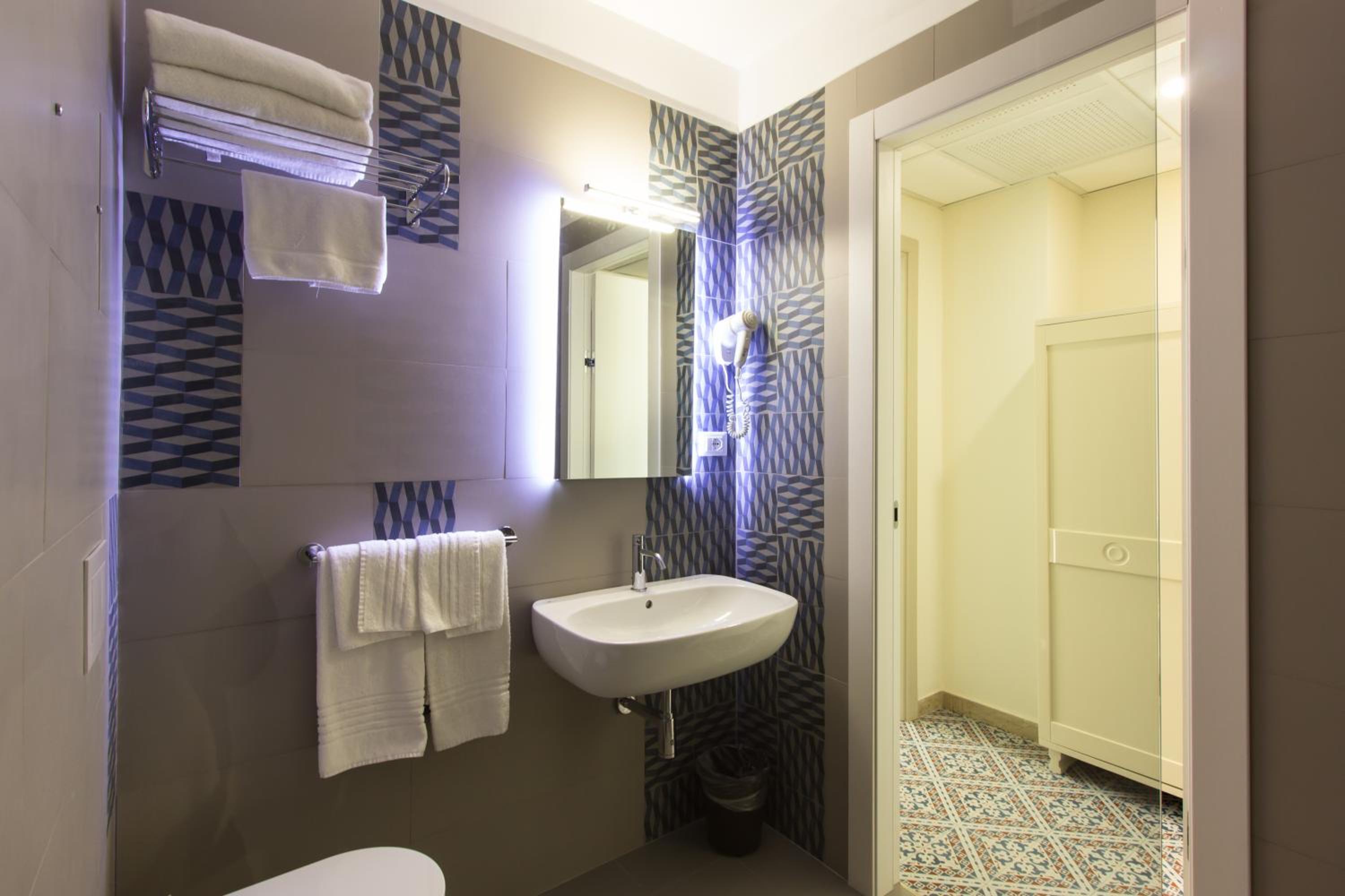 Classic Twin Room - Photo 5