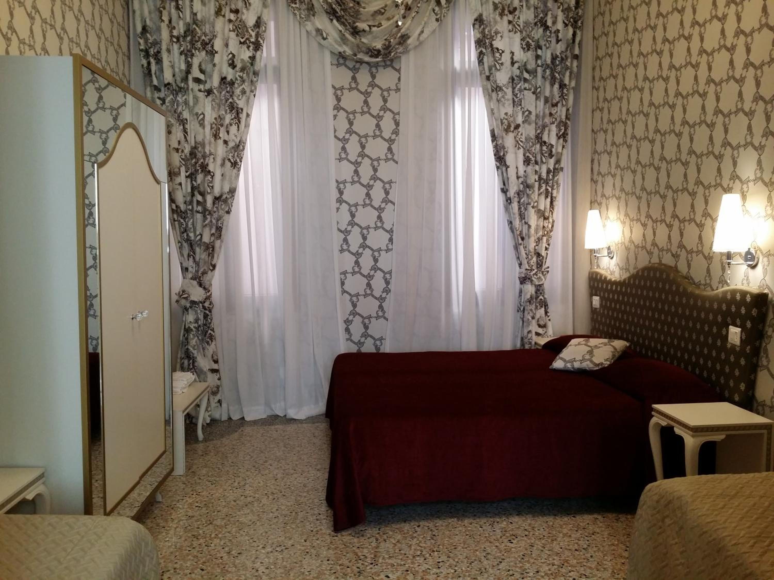 Superior Double Room with Private External Bathroom photo 1