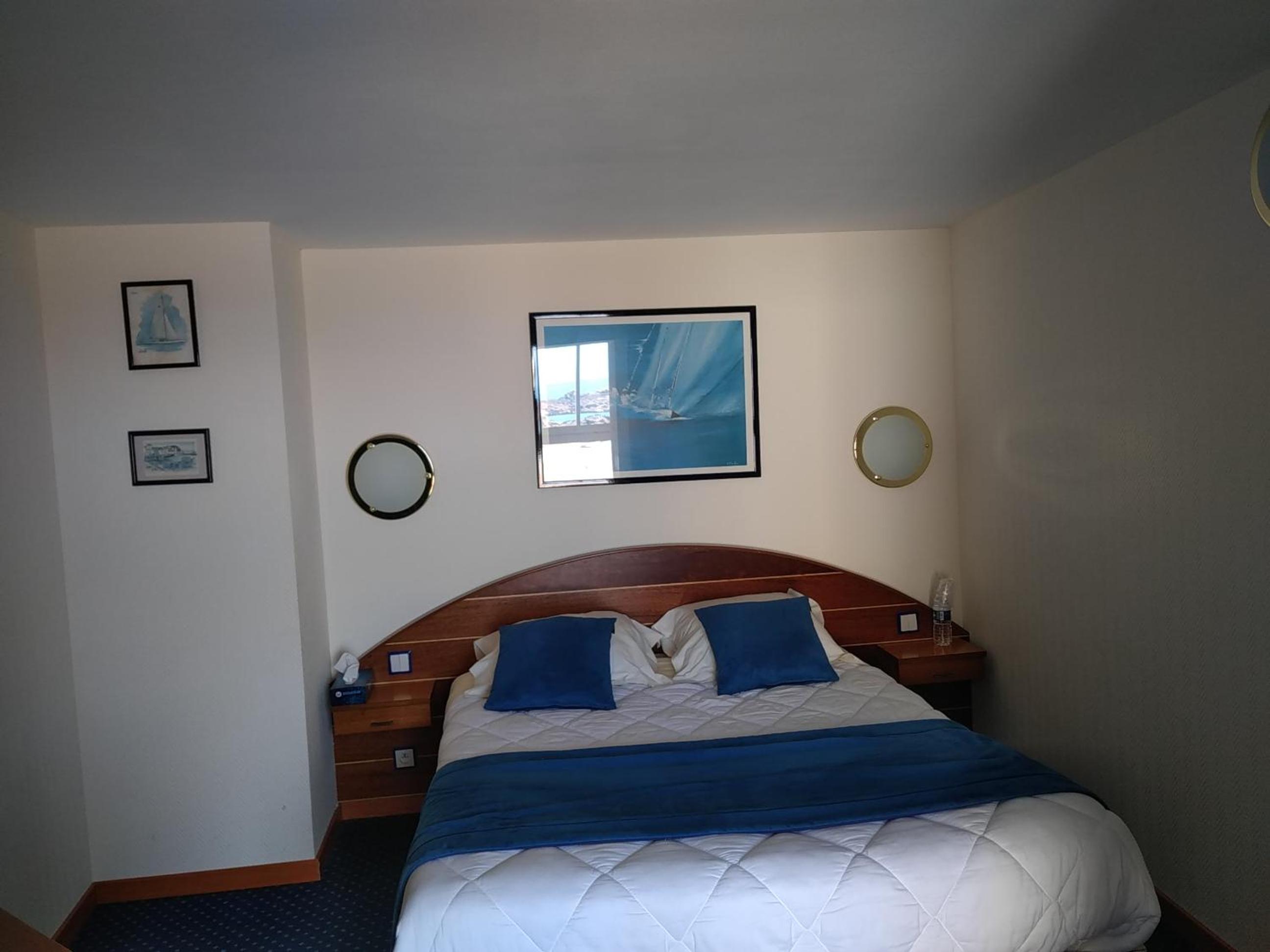 Quadruple Room (2 Double beds) Sea View photo 1