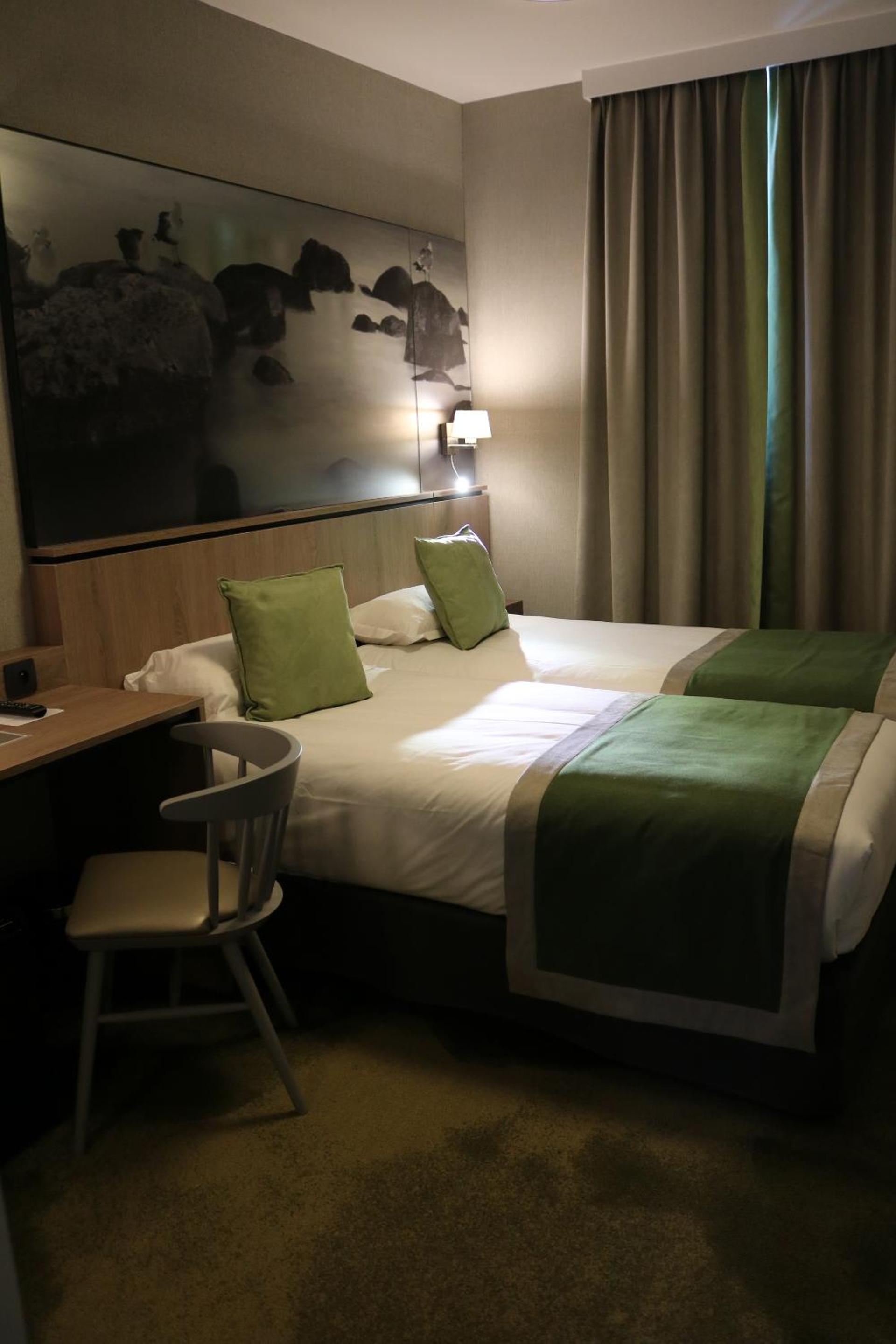 Twin Room with Shower - annex