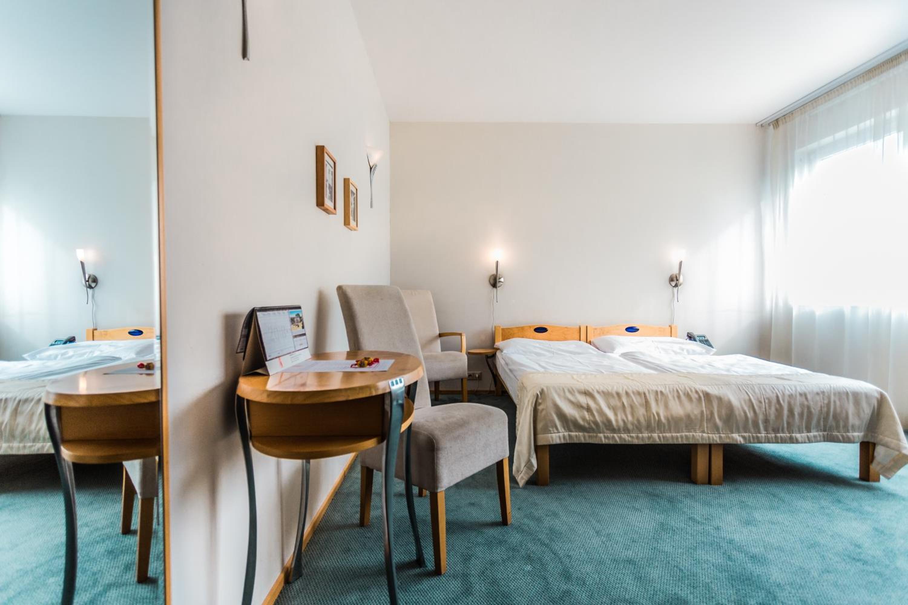 Standard Double or Twin Room - Photo 2
