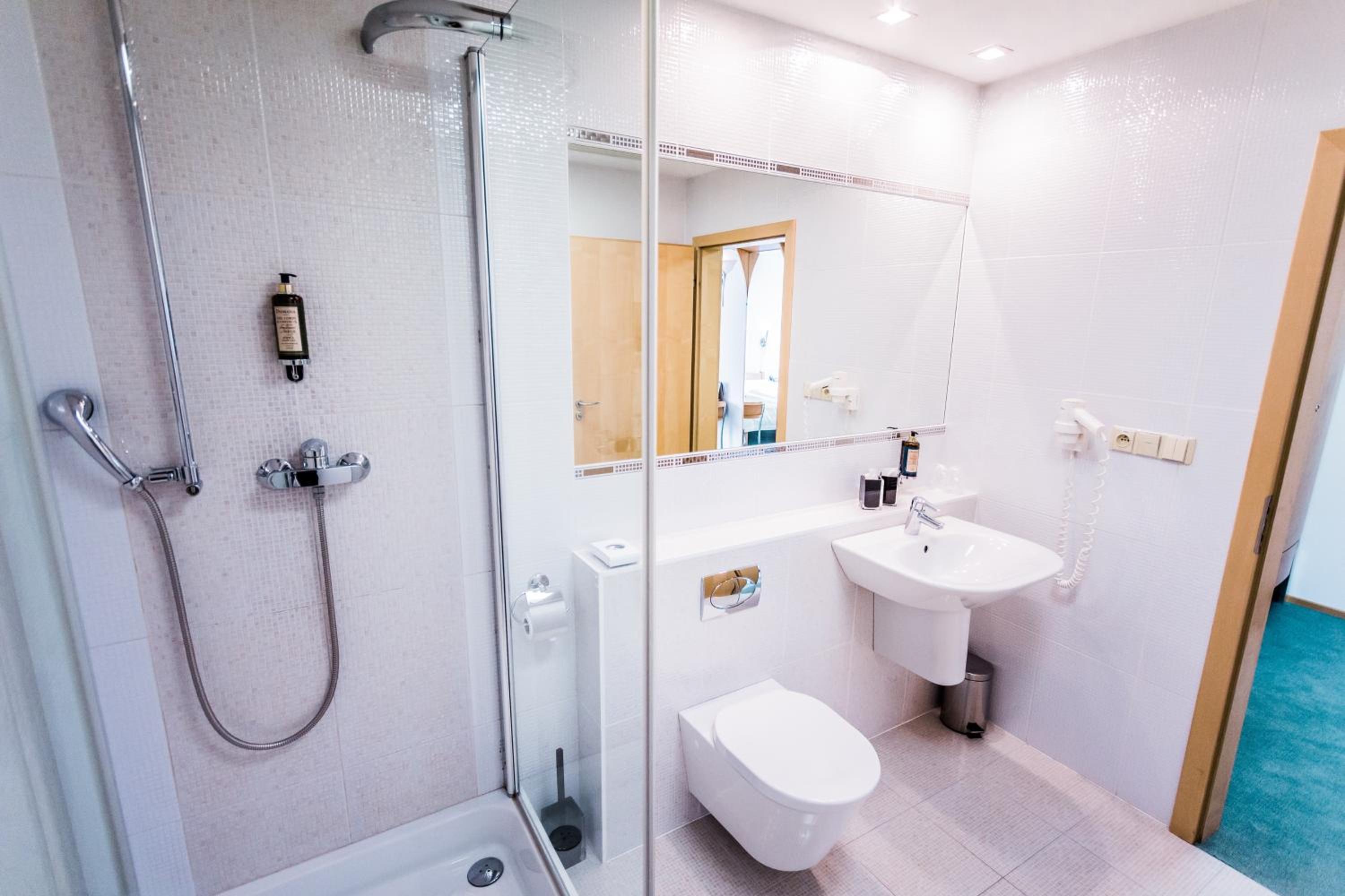 Standard Double or Twin Room - Photo 14