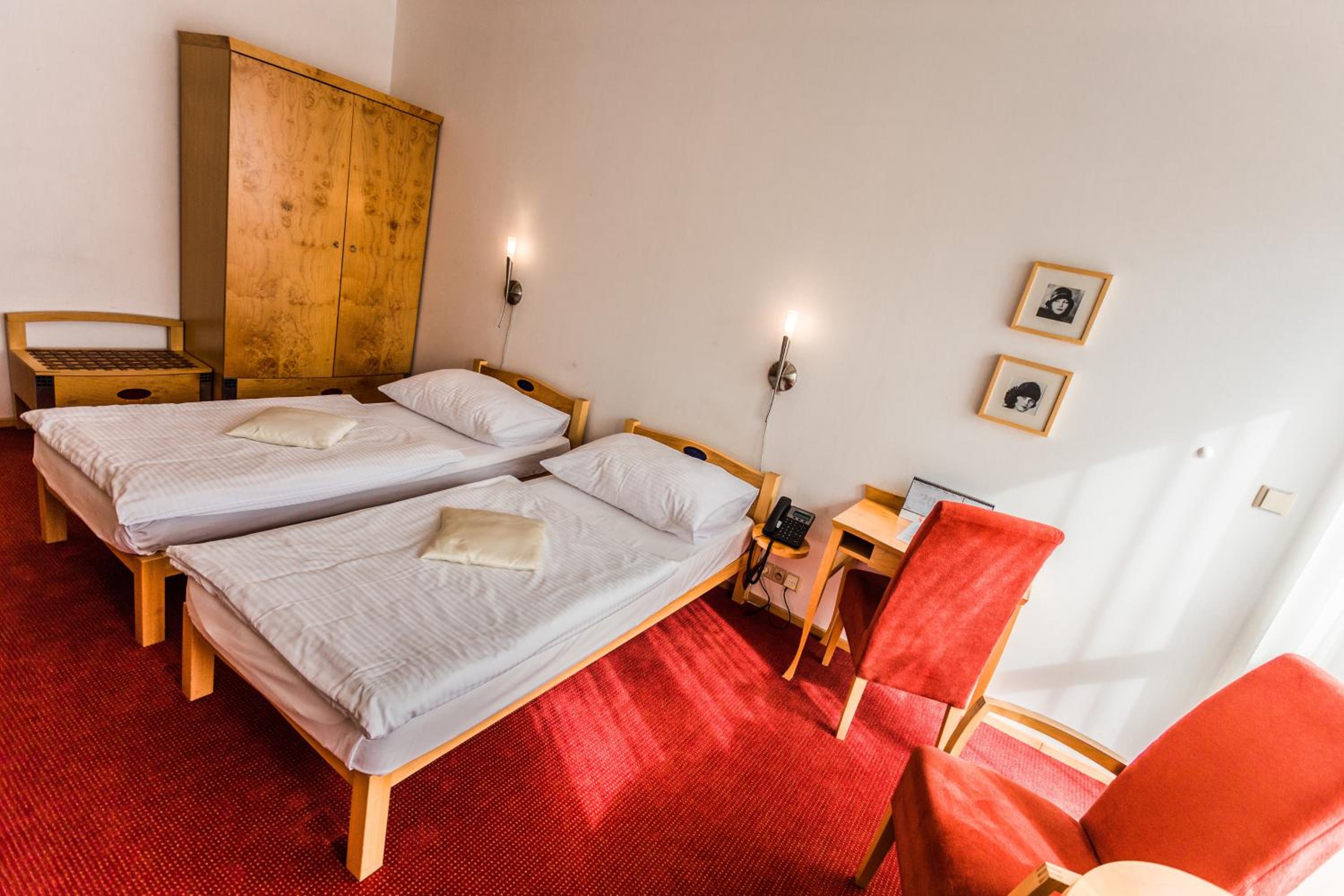 Standard Double or Twin Room - Photo 6