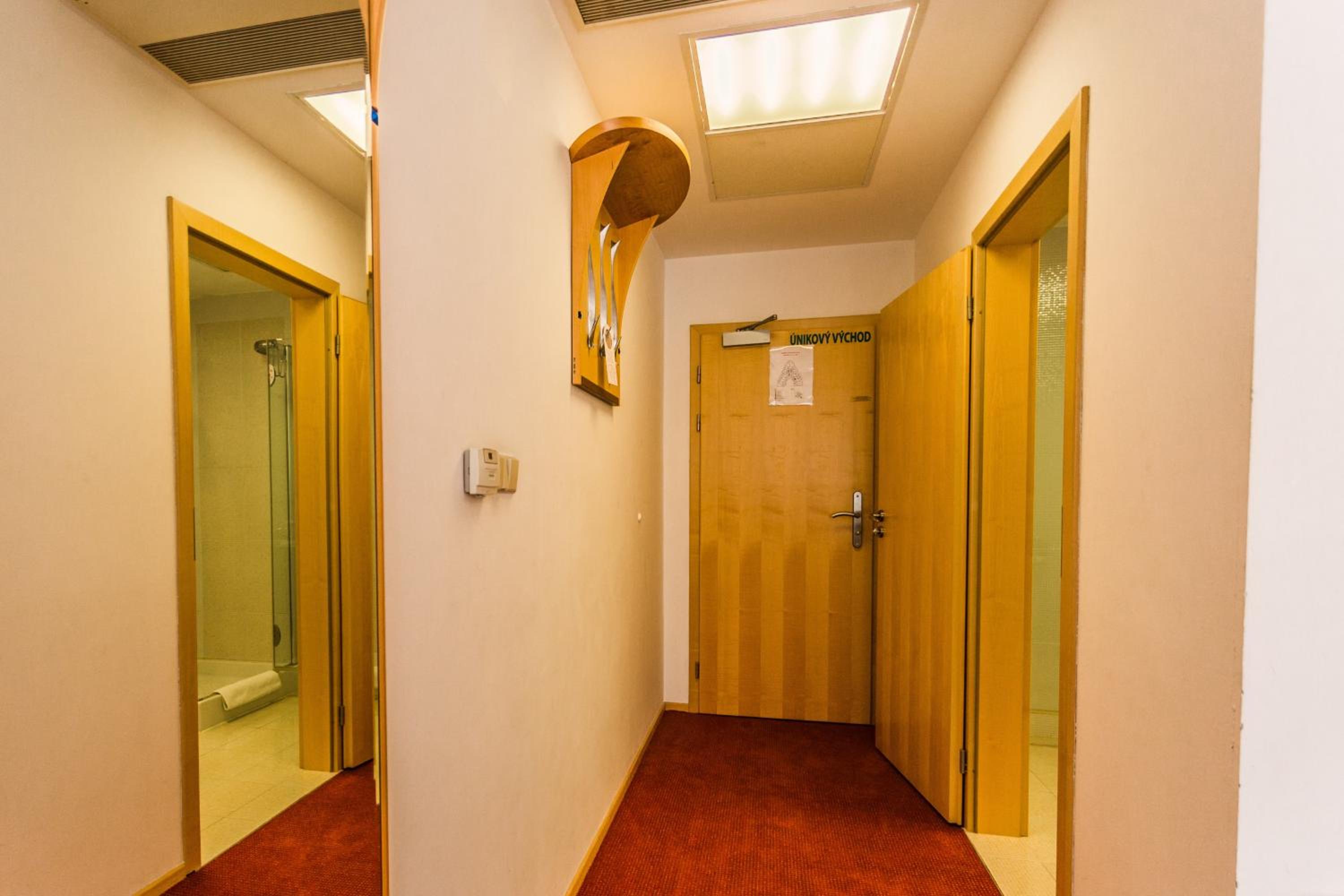 Standard Double or Twin Room - Photo 4