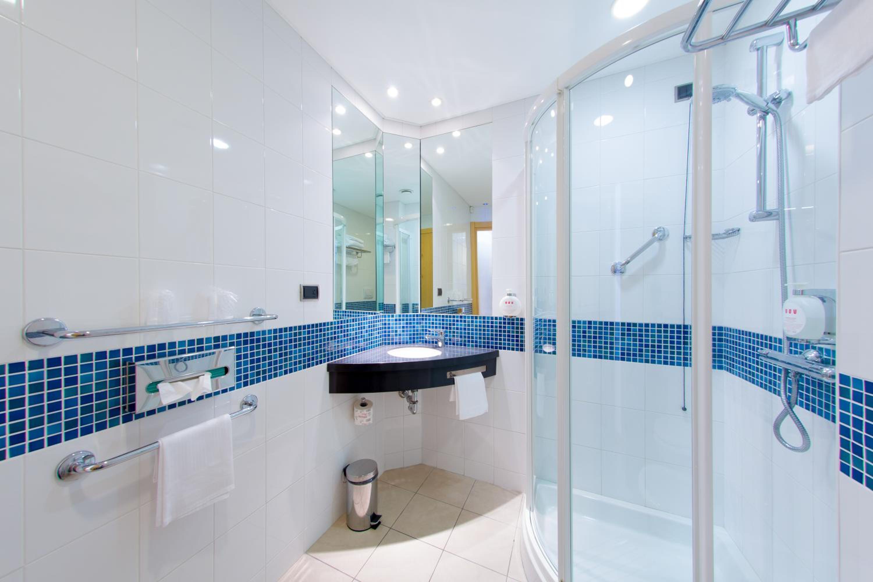 Double Room - Photo 7