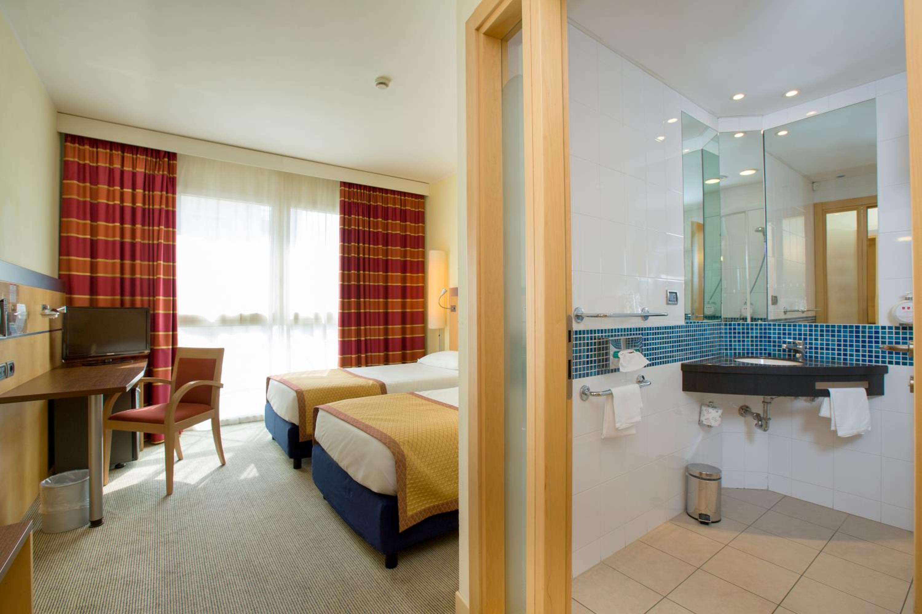 Twin Room - Photo 4