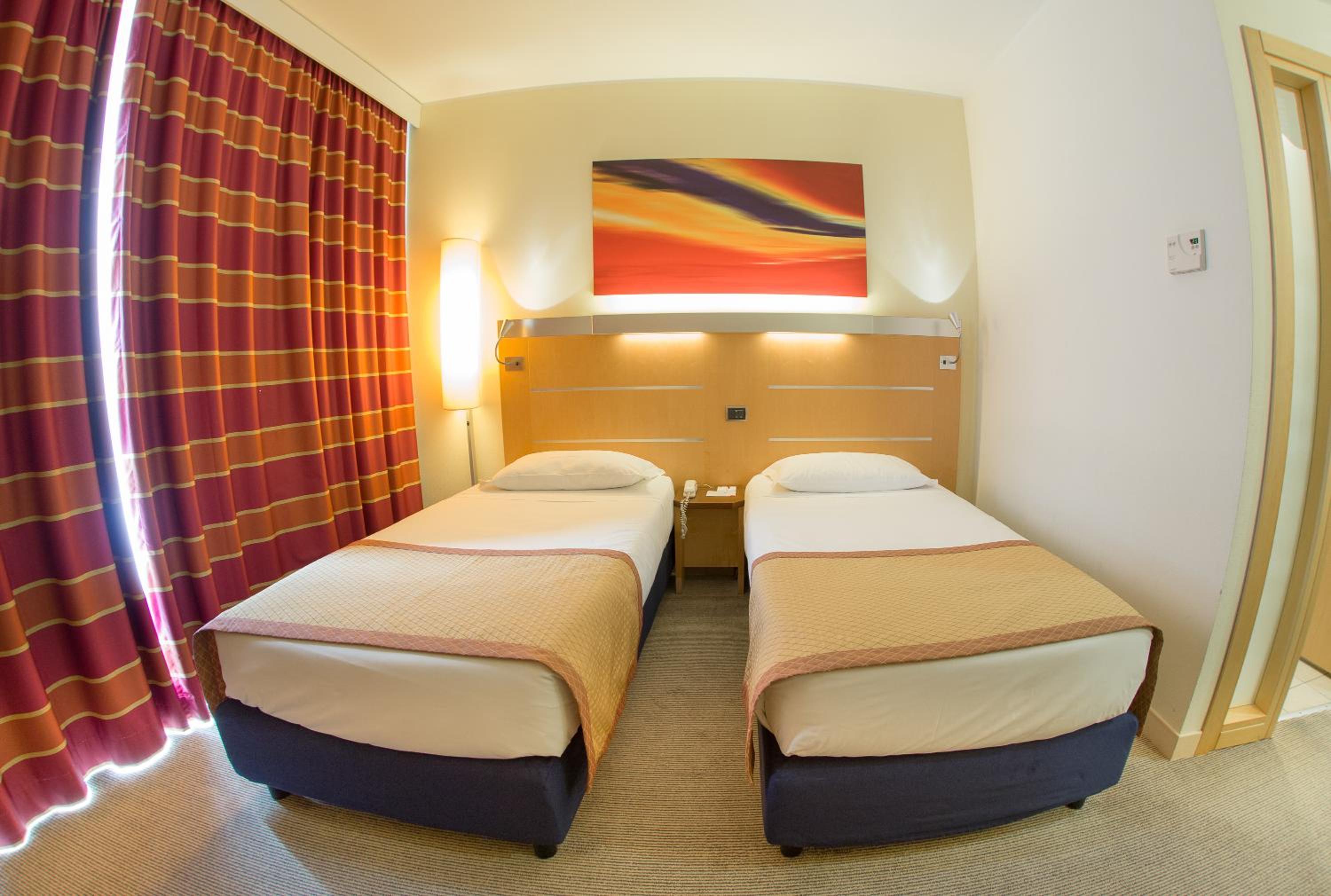 Twin Room - Photo 2