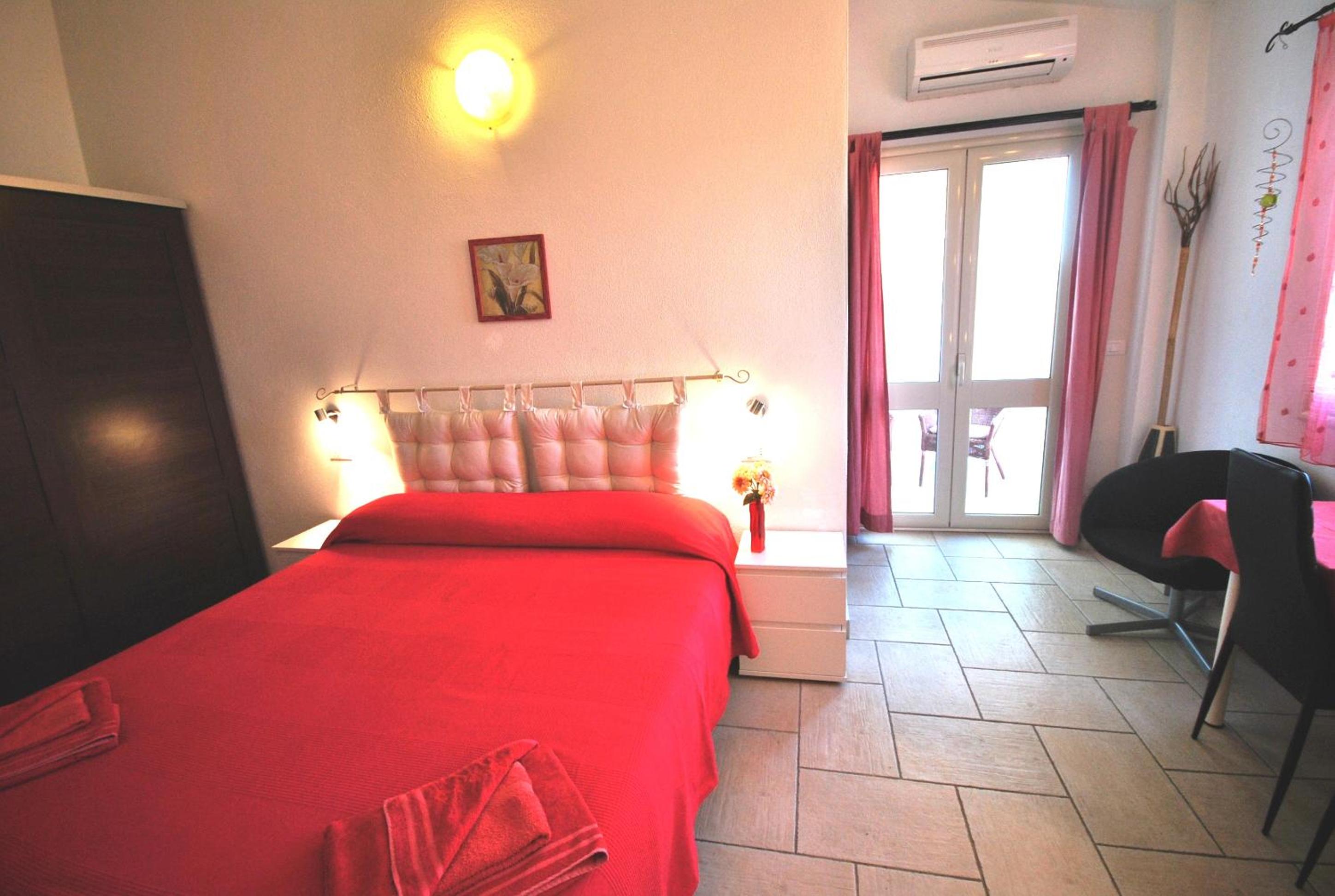 One-Bedroom Apartment (3 Adults) photo 3