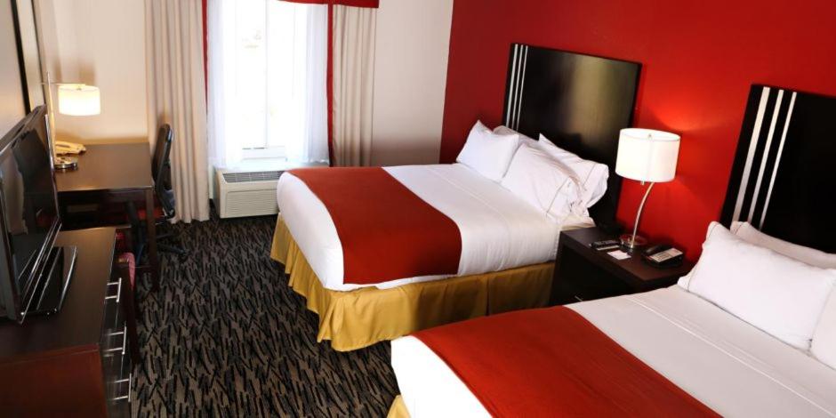 Standard Queen Room with Two Queen Beds - Photo 1