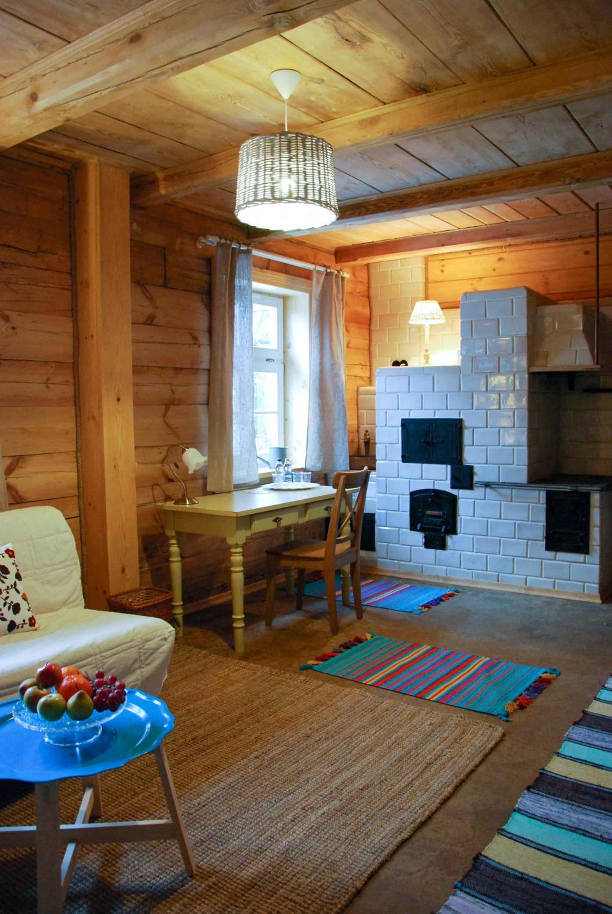 Large Apartment - Photo 4