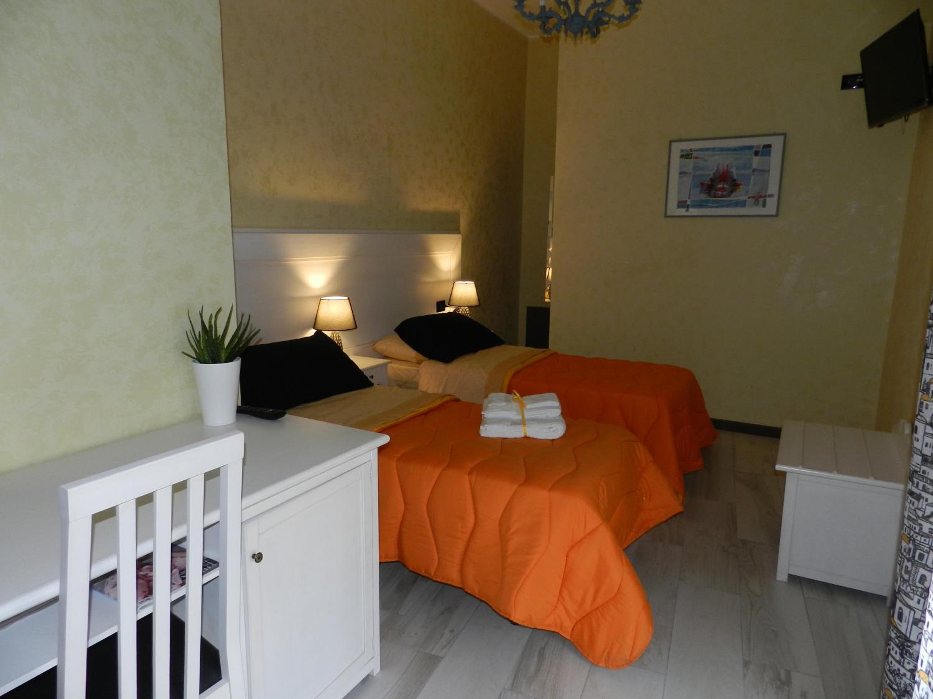 Double Room with Private Bathroom - Photo 1