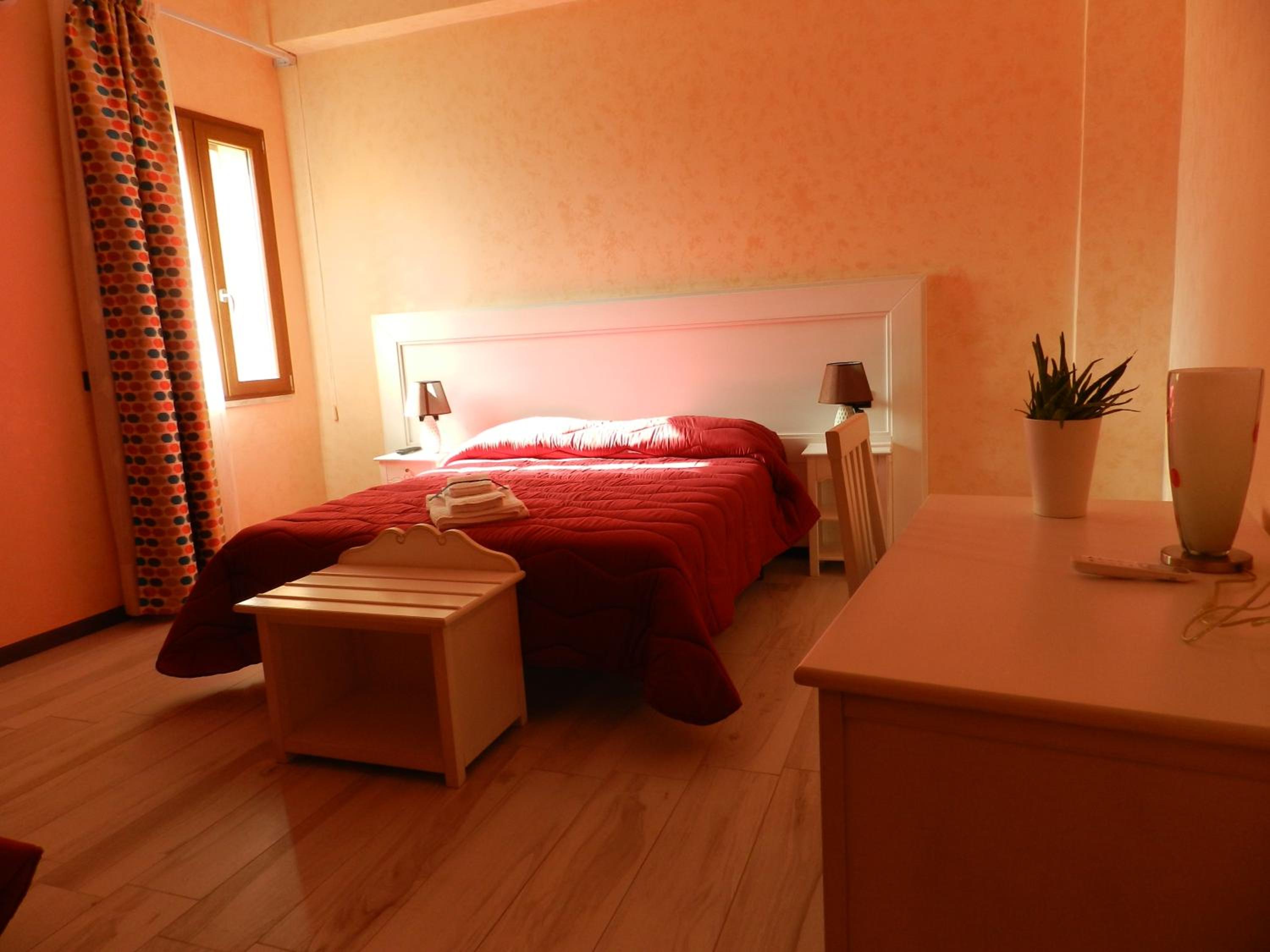 Quadruple Room with Private Bathroom - Photo 5