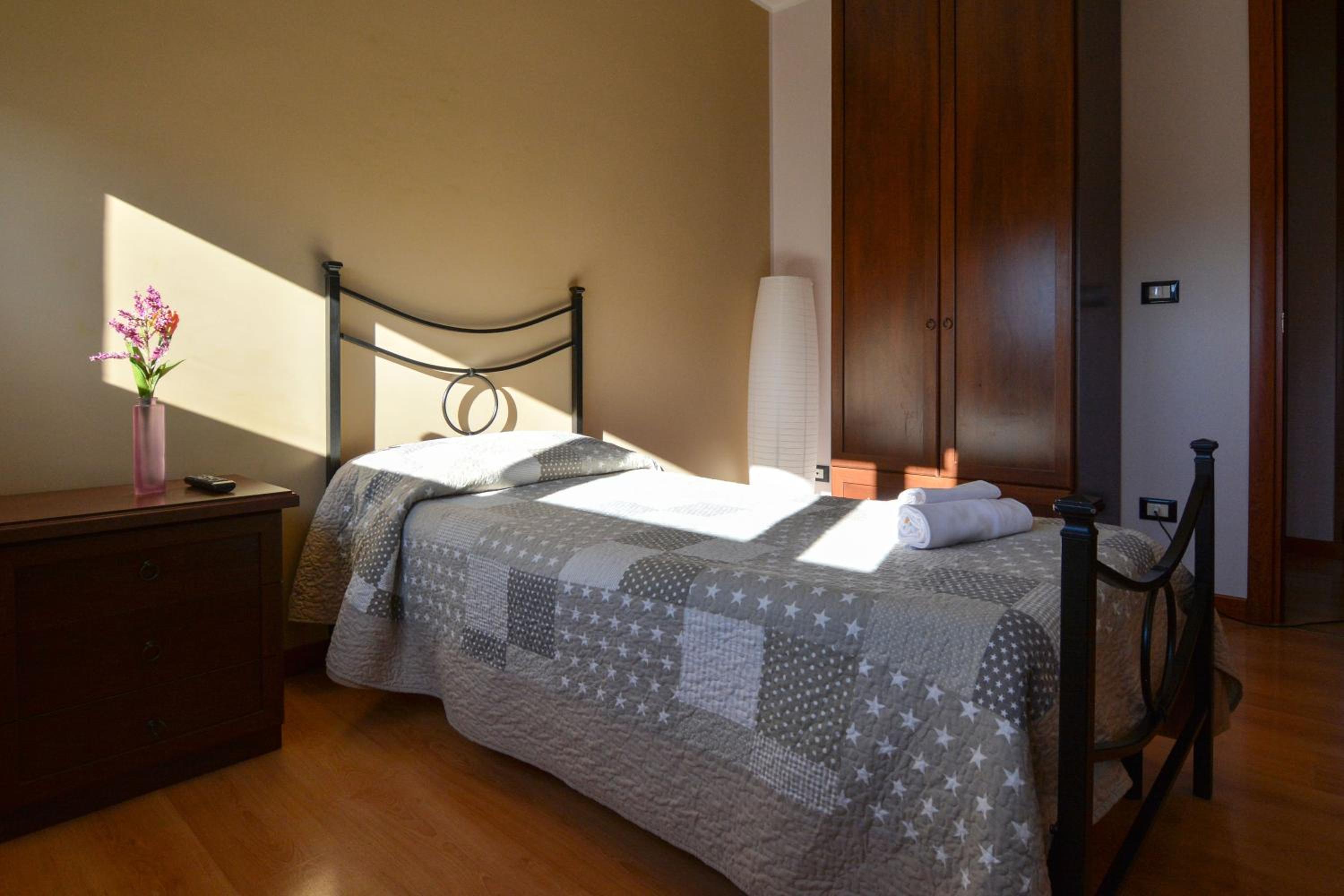 Single Room with Private External Bathroom photo 1