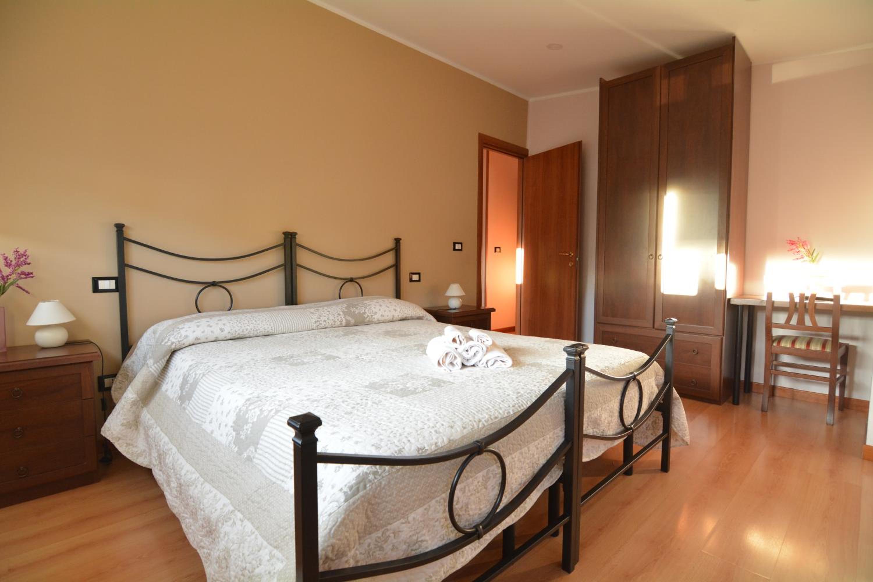 Double Room with Private External Bathroom photo 2