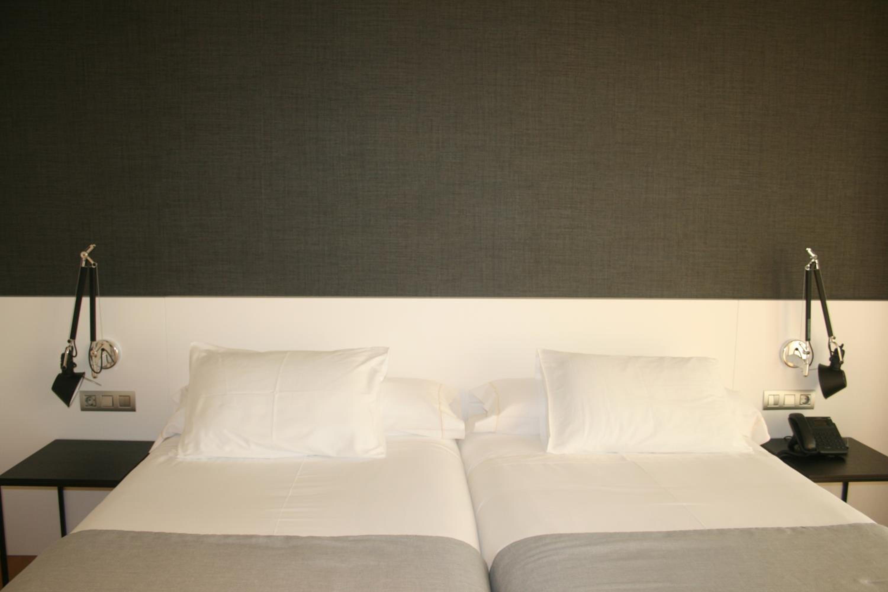 Double or Twin Room - Photo 7