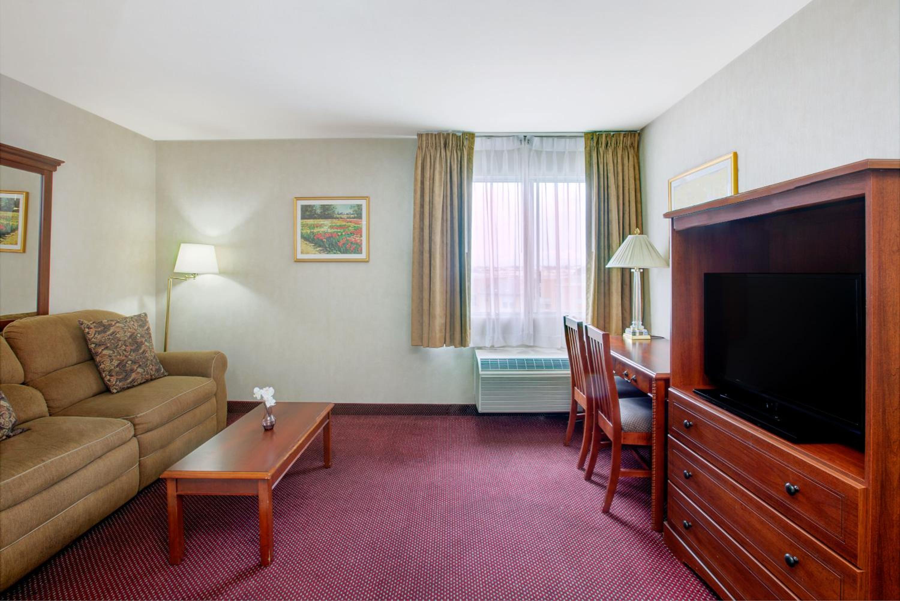 King Studio Suite - Non-Smoking - Photo 3