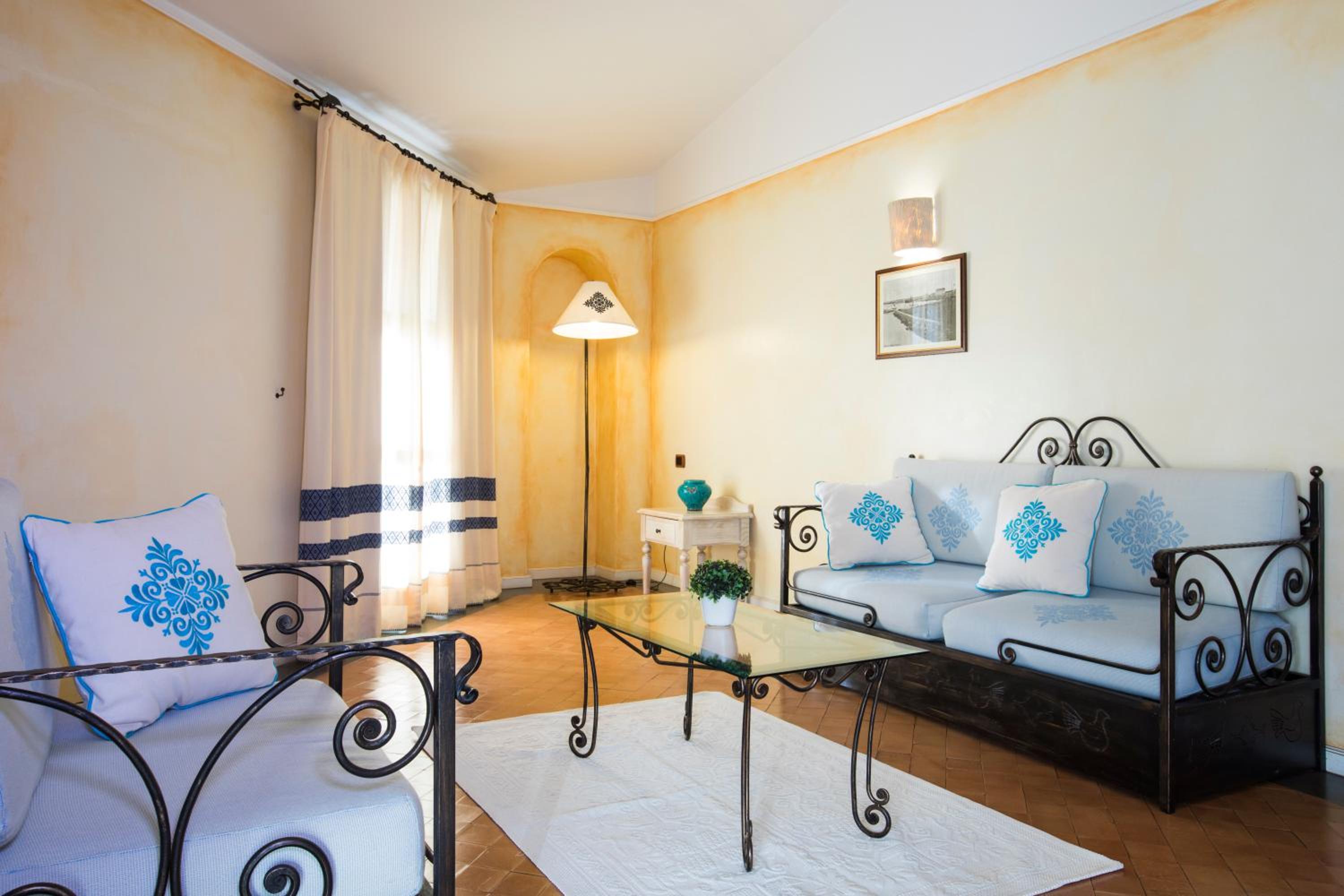 Suite - Photo 21