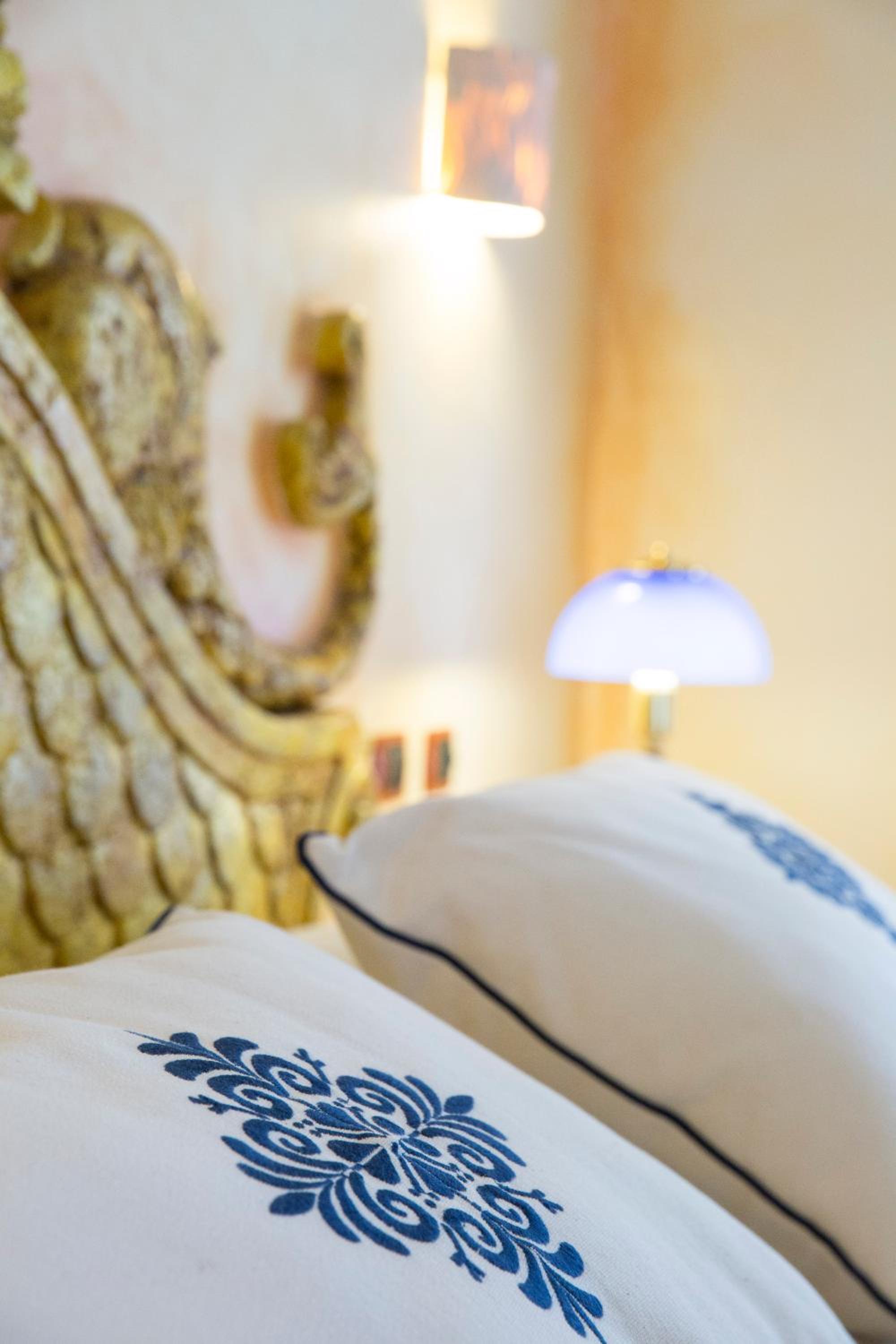 Suite - Photo 13