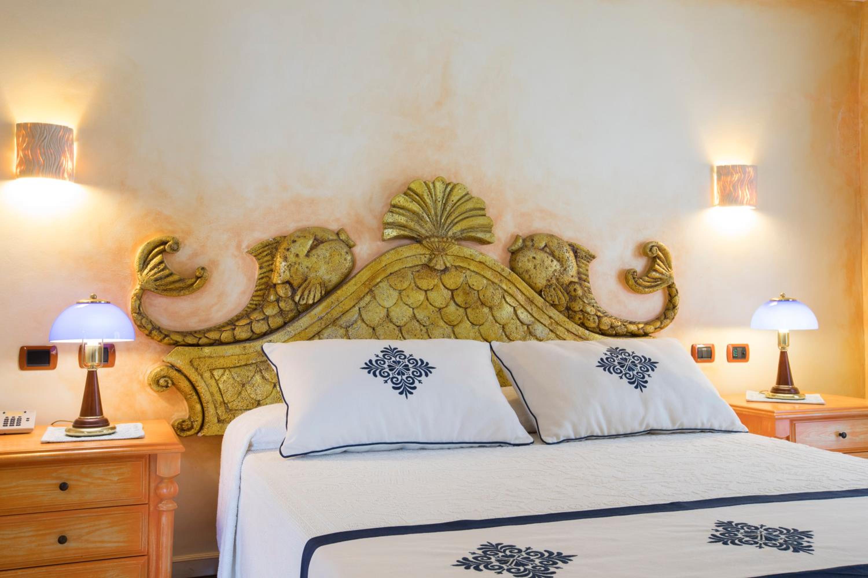 Suite - Photo 16