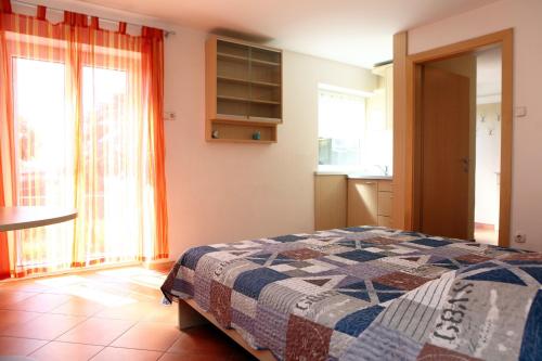 Studio Apartment with Sea View photo 2
