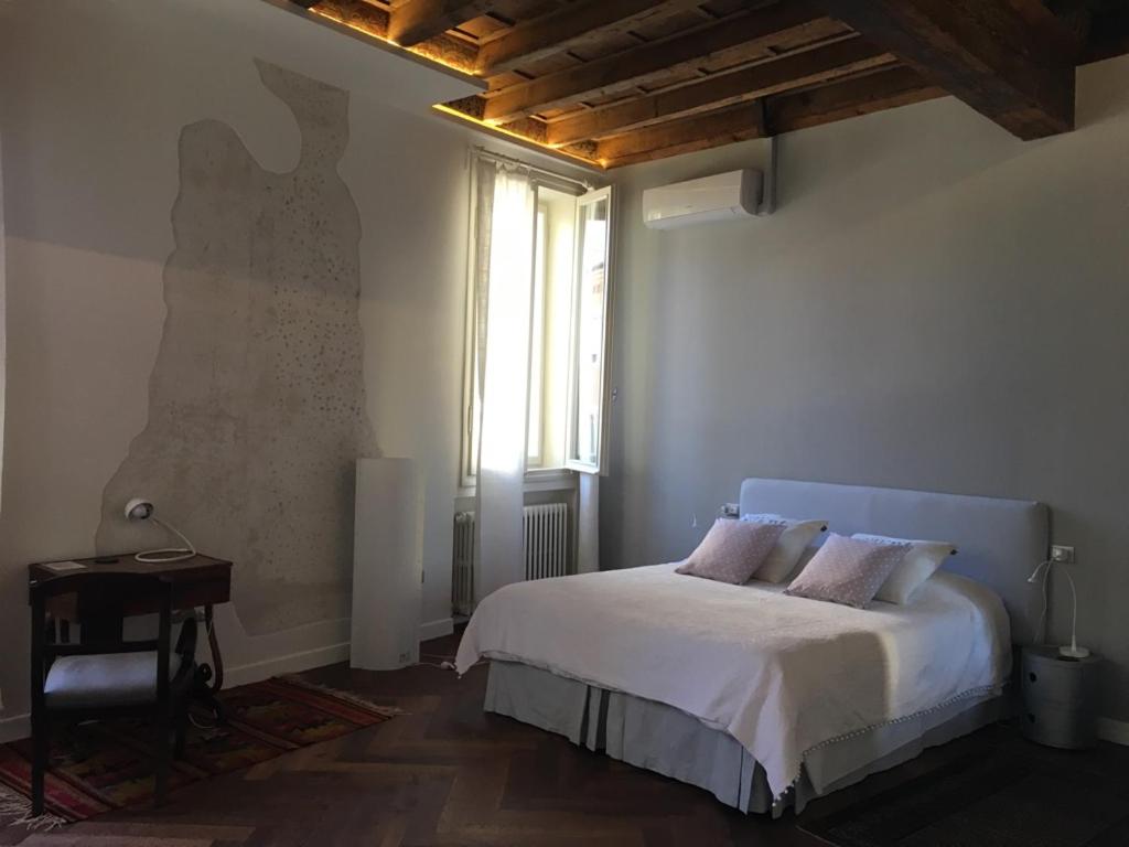 Deluxe Double or Twin Room photo 1