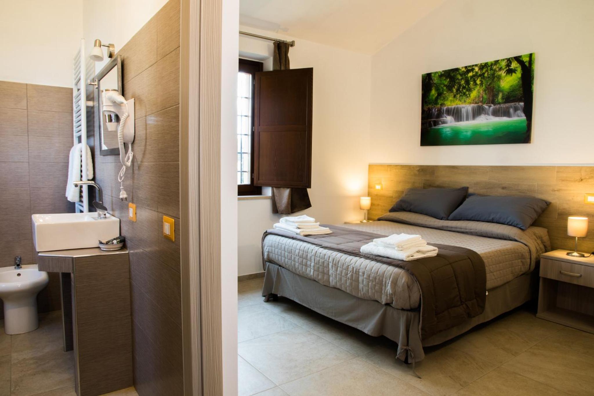 Standard Queen Room