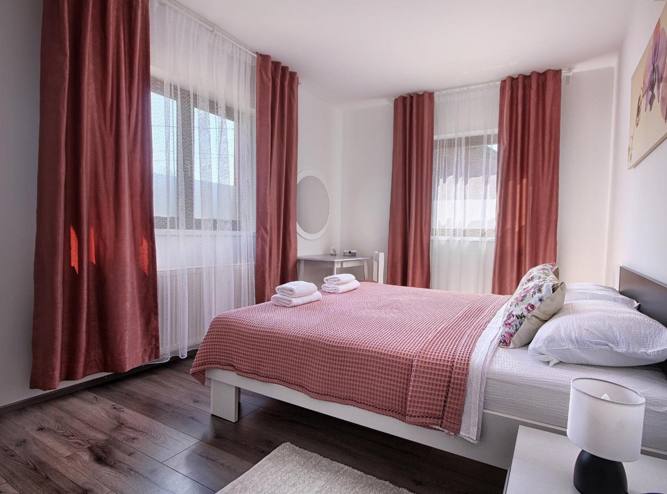 Apartment with Balcony - Photo 2